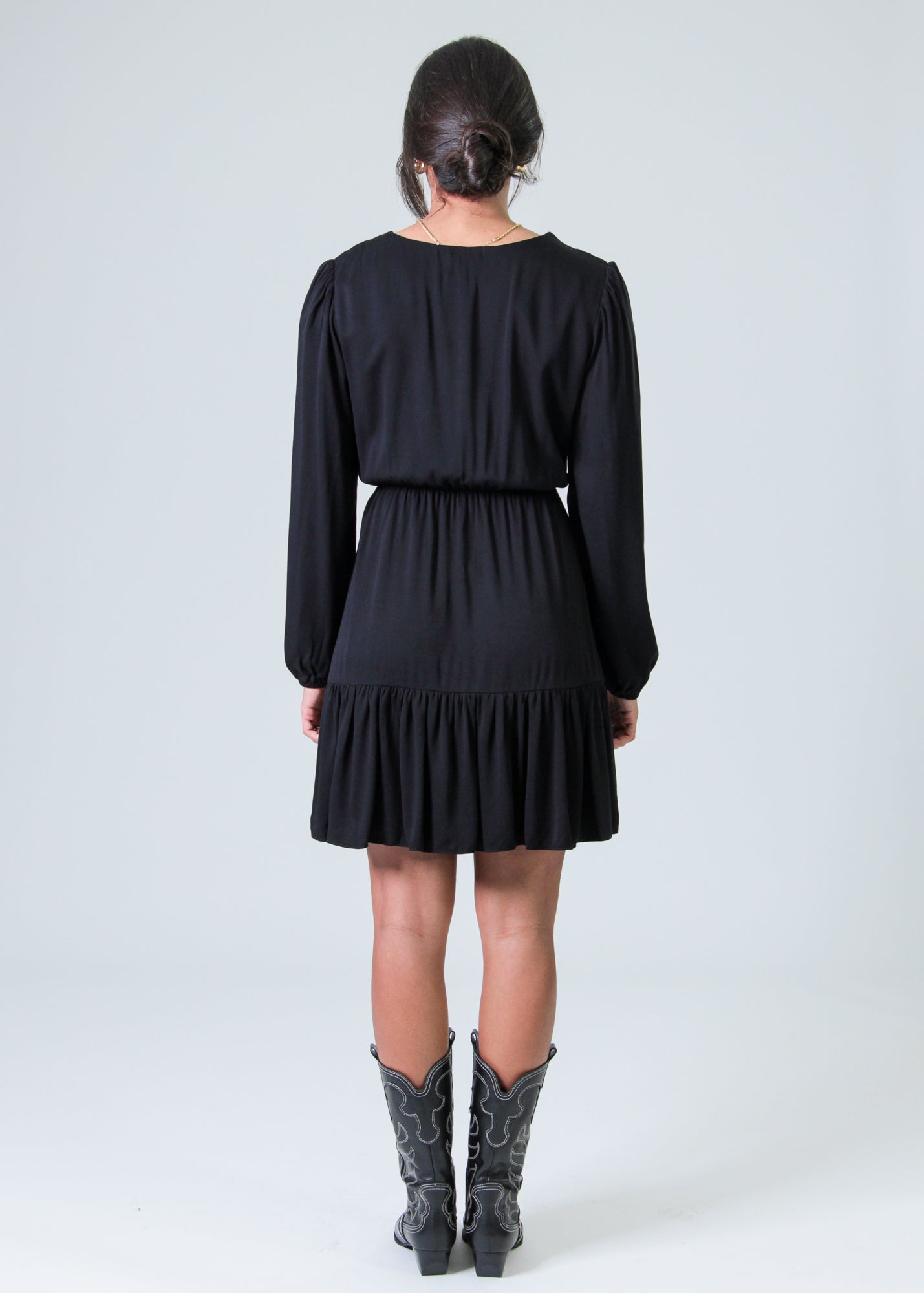 Vestido Babado Manga Longa - Preto