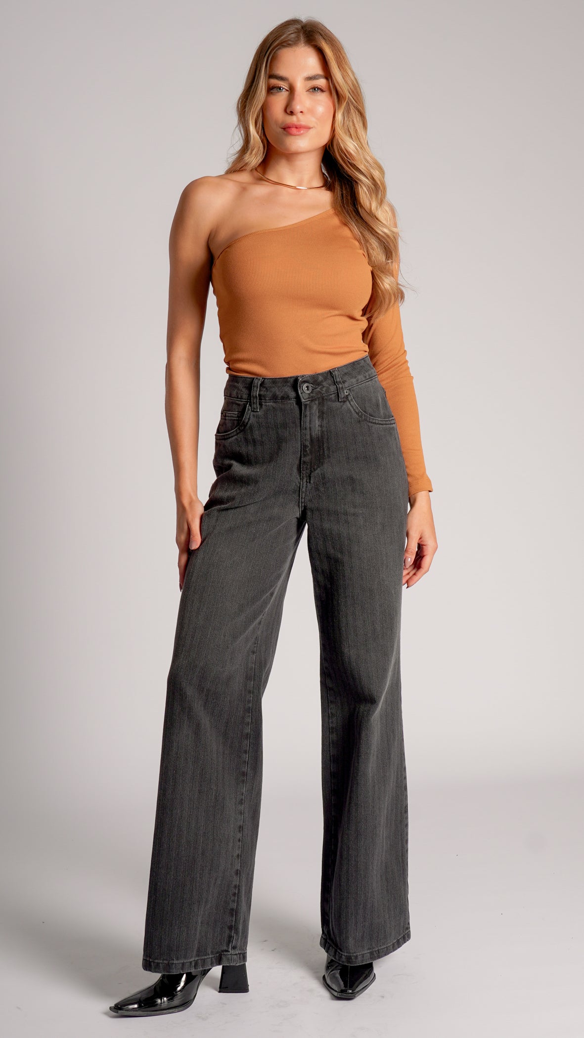 Blusa Ombro Único Manga Longa - Ocre