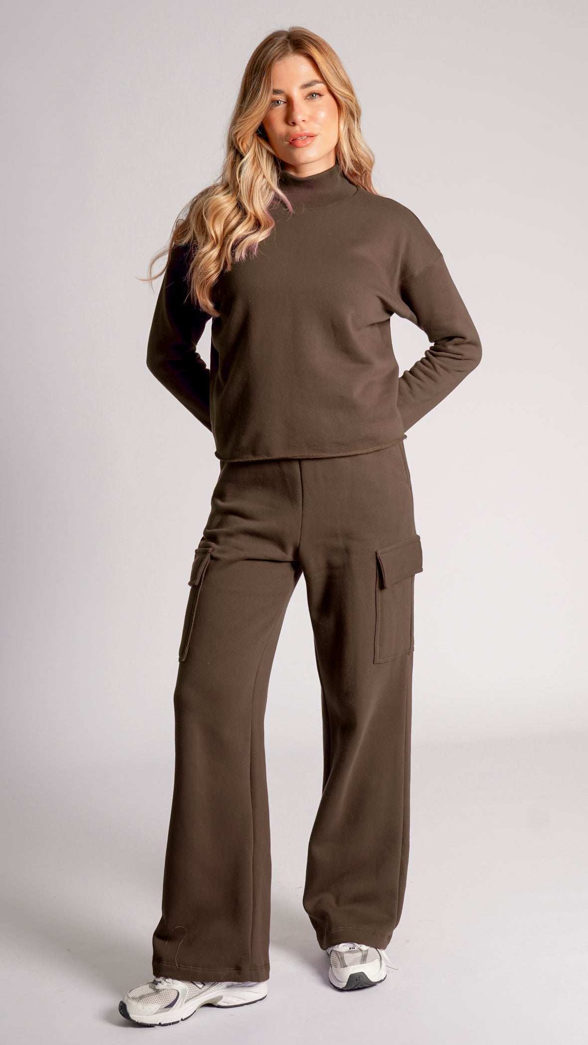 Moletom Cropped Gola Alta Premium - Marrom