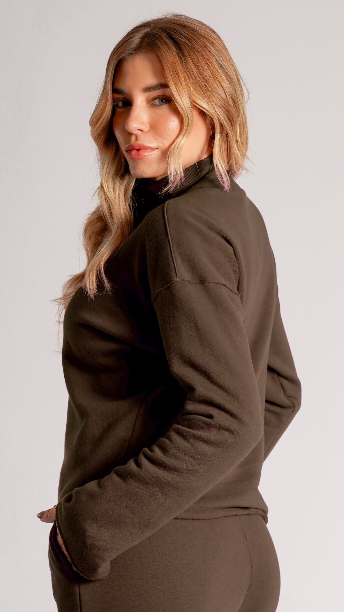 Moletom Cropped Gola Alta Premium - Marrom