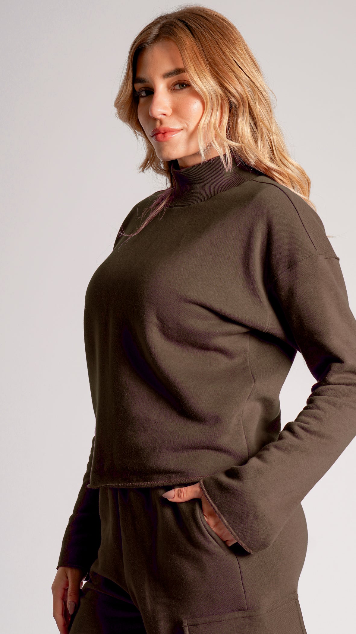 Moletom Cropped Gola Alta Premium - Marrom