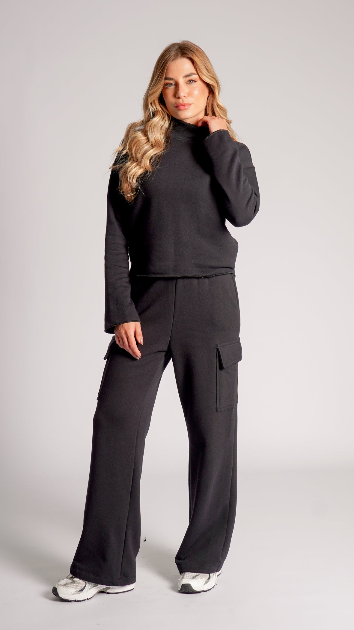 Moletom Cropped Gola Alta Premium - Preto