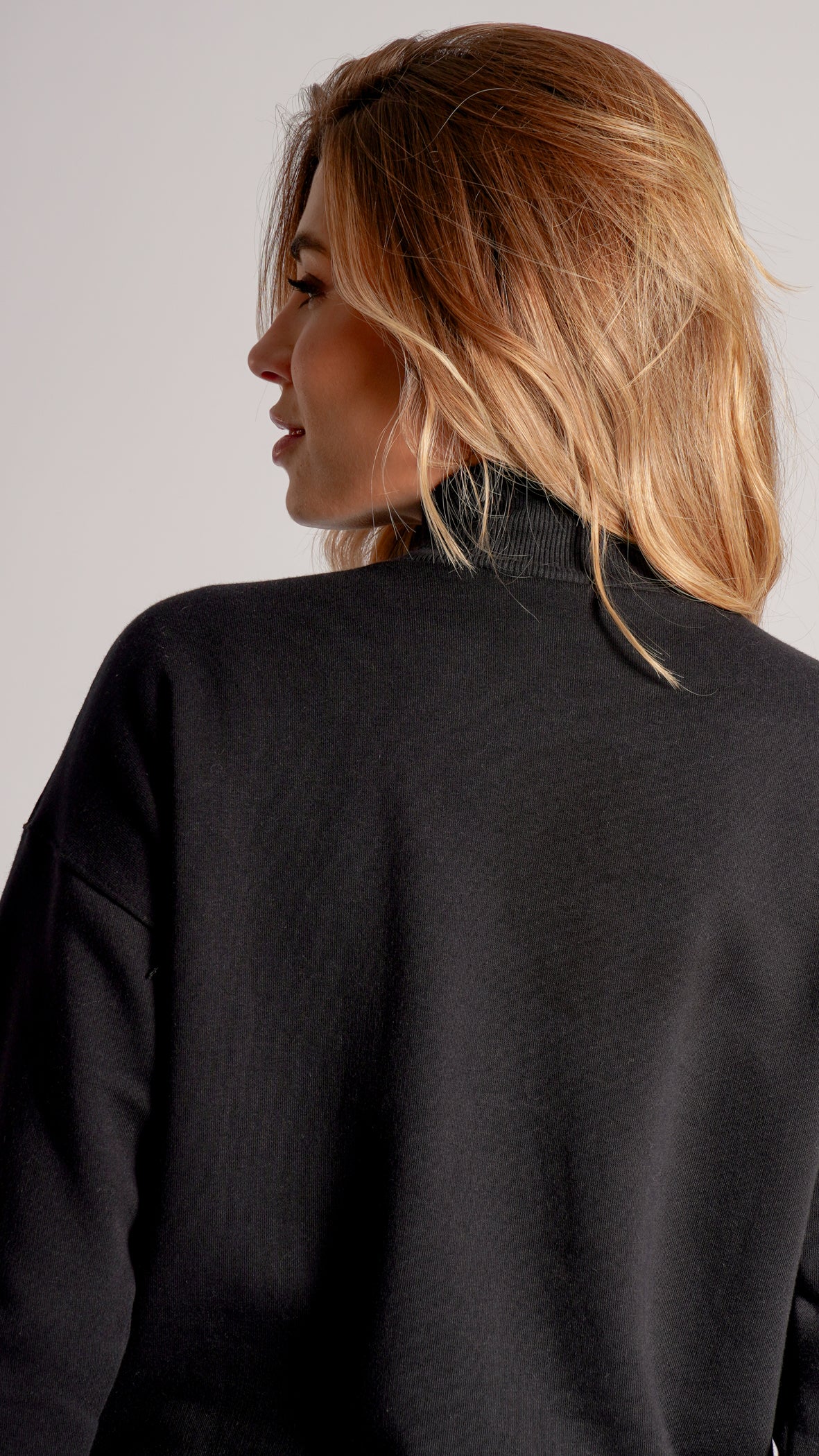 Moletom Cropped Gola Alta Premium - Preto