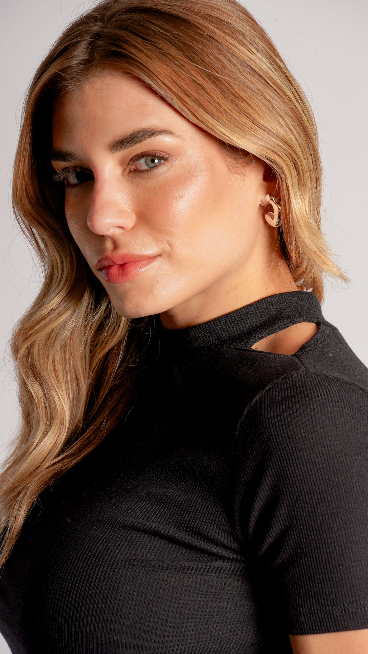 Blusa Abertura Ombro - Preta