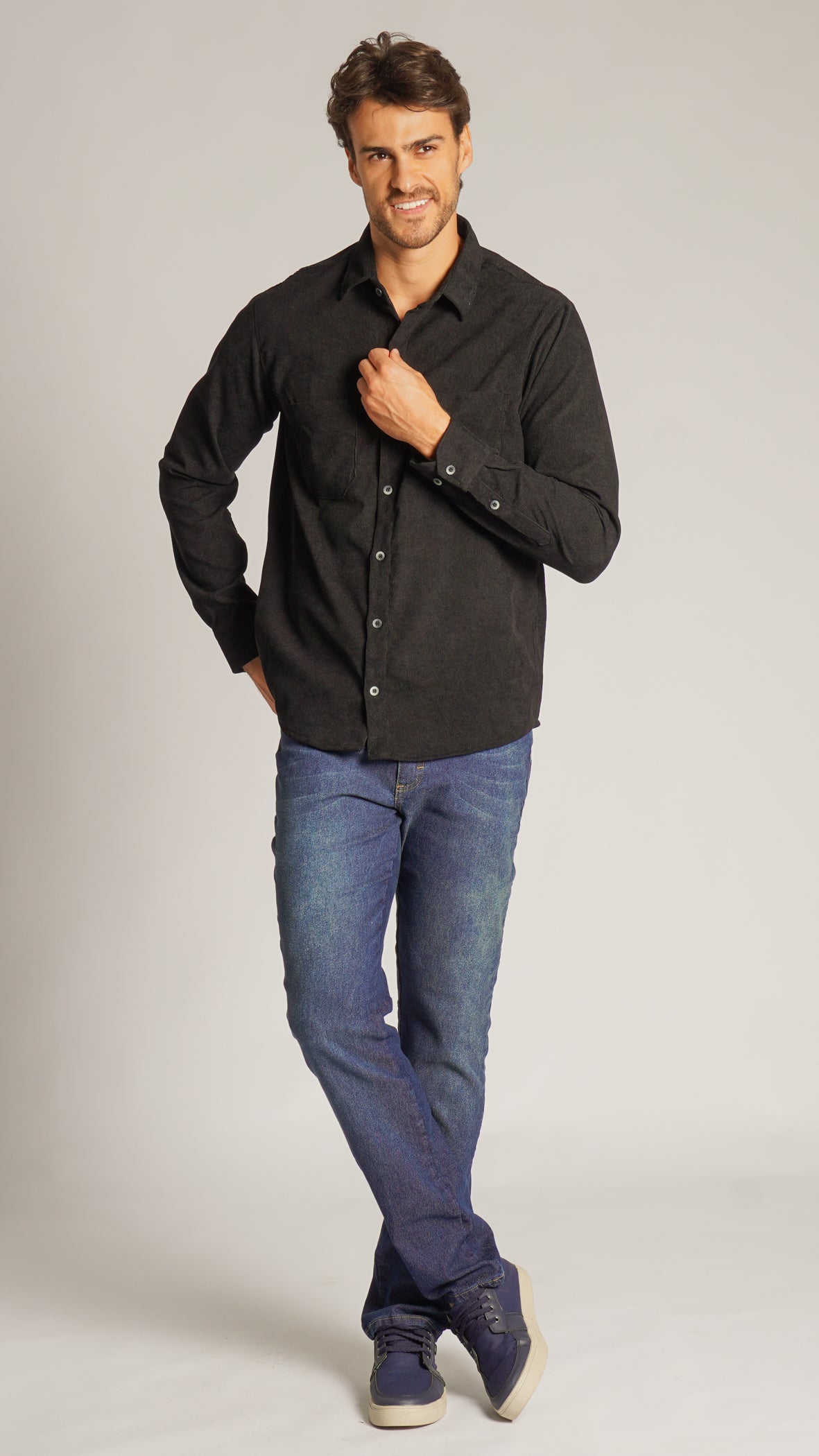 Camisa Cotelê Manga Longa - Preta