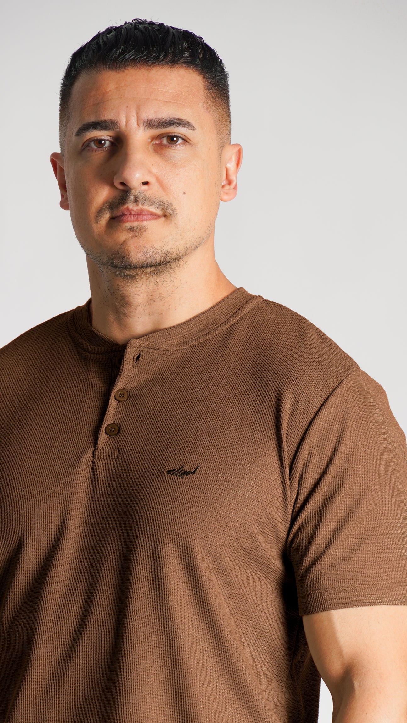 Camiseta Tricô Gola Portuguesa - Marrom