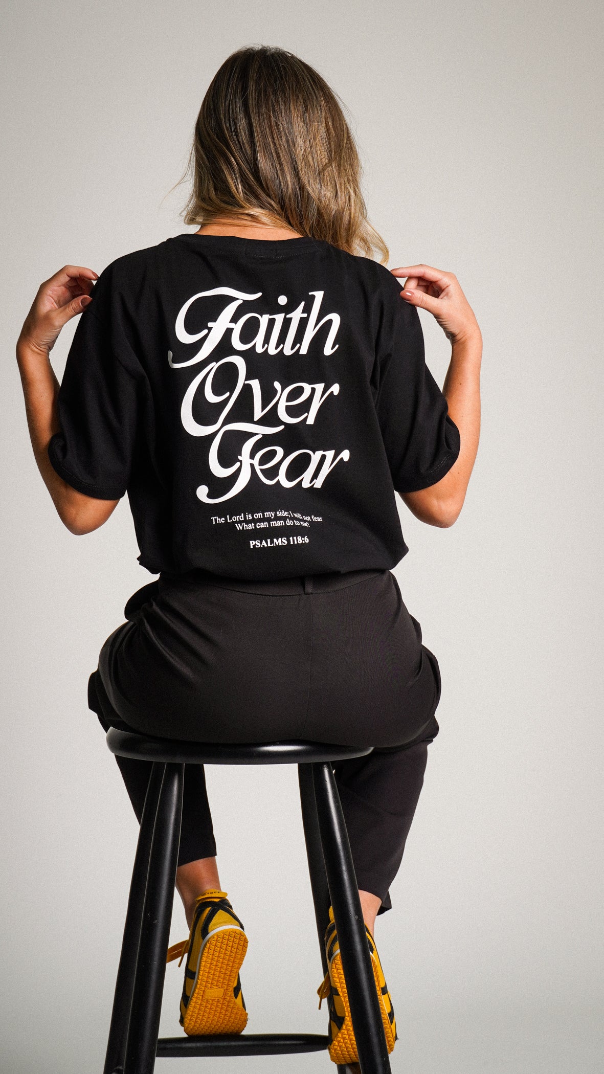 Camiseta Oversized Preta - Faith Over Fear