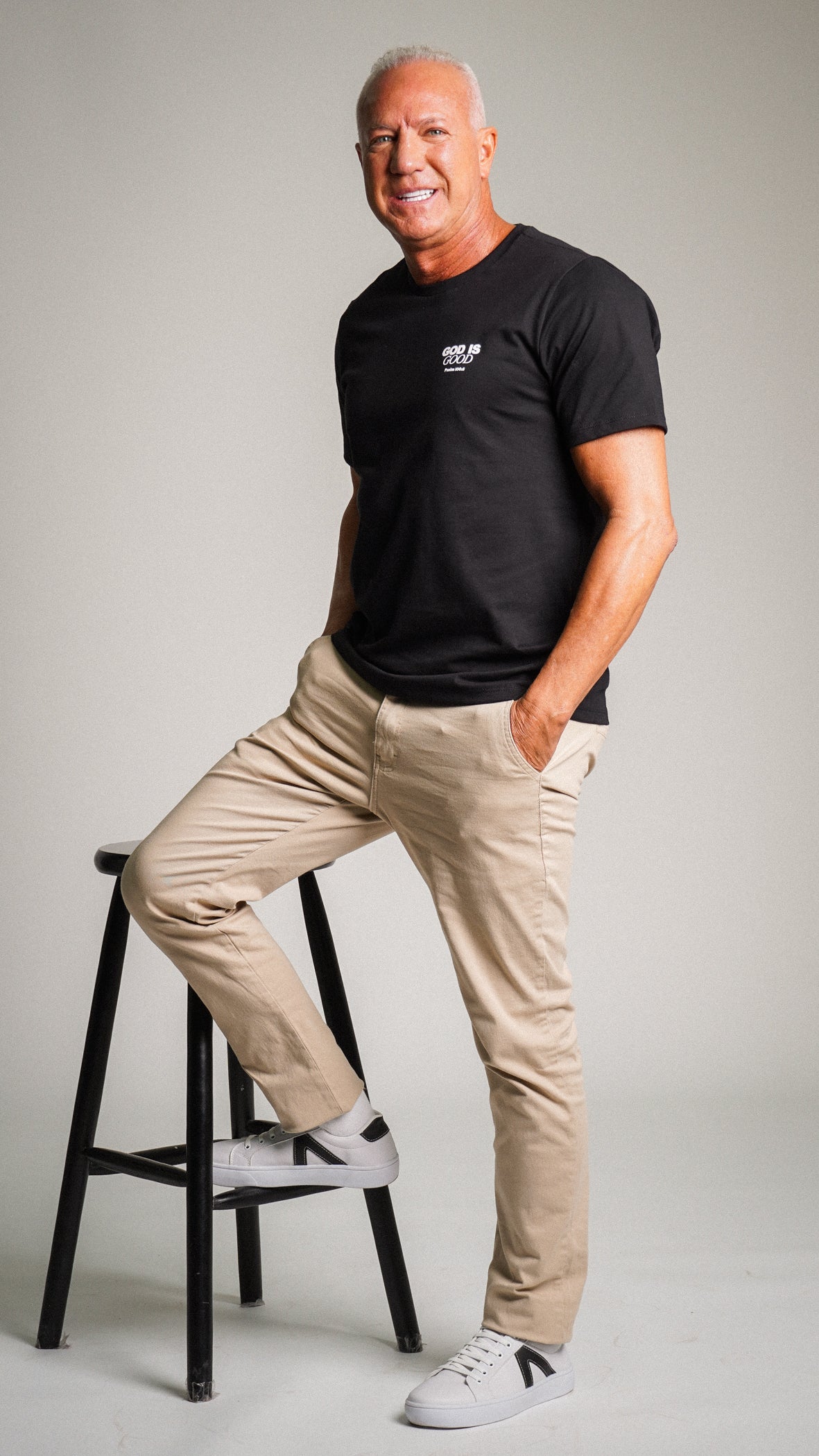 Camiseta Estampada God is Good - Preta