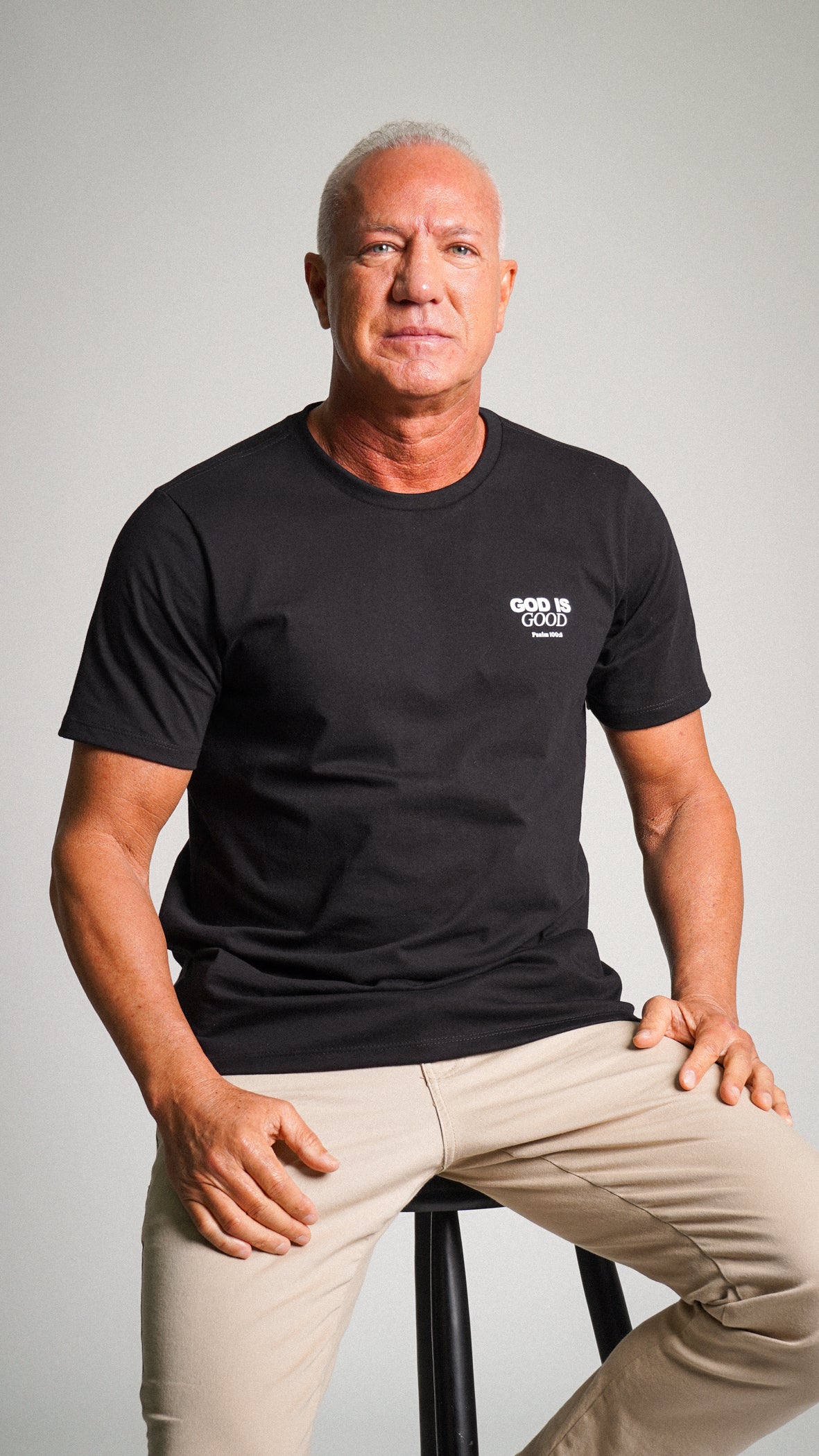 Camiseta Estampada God is Good - Preta