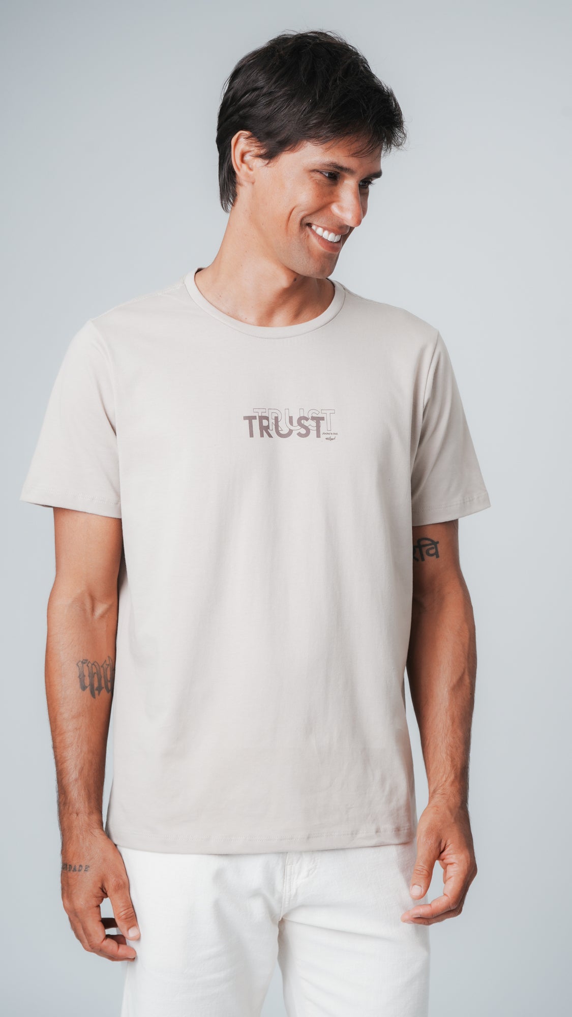 Camiseta Estampada Trust - Bege