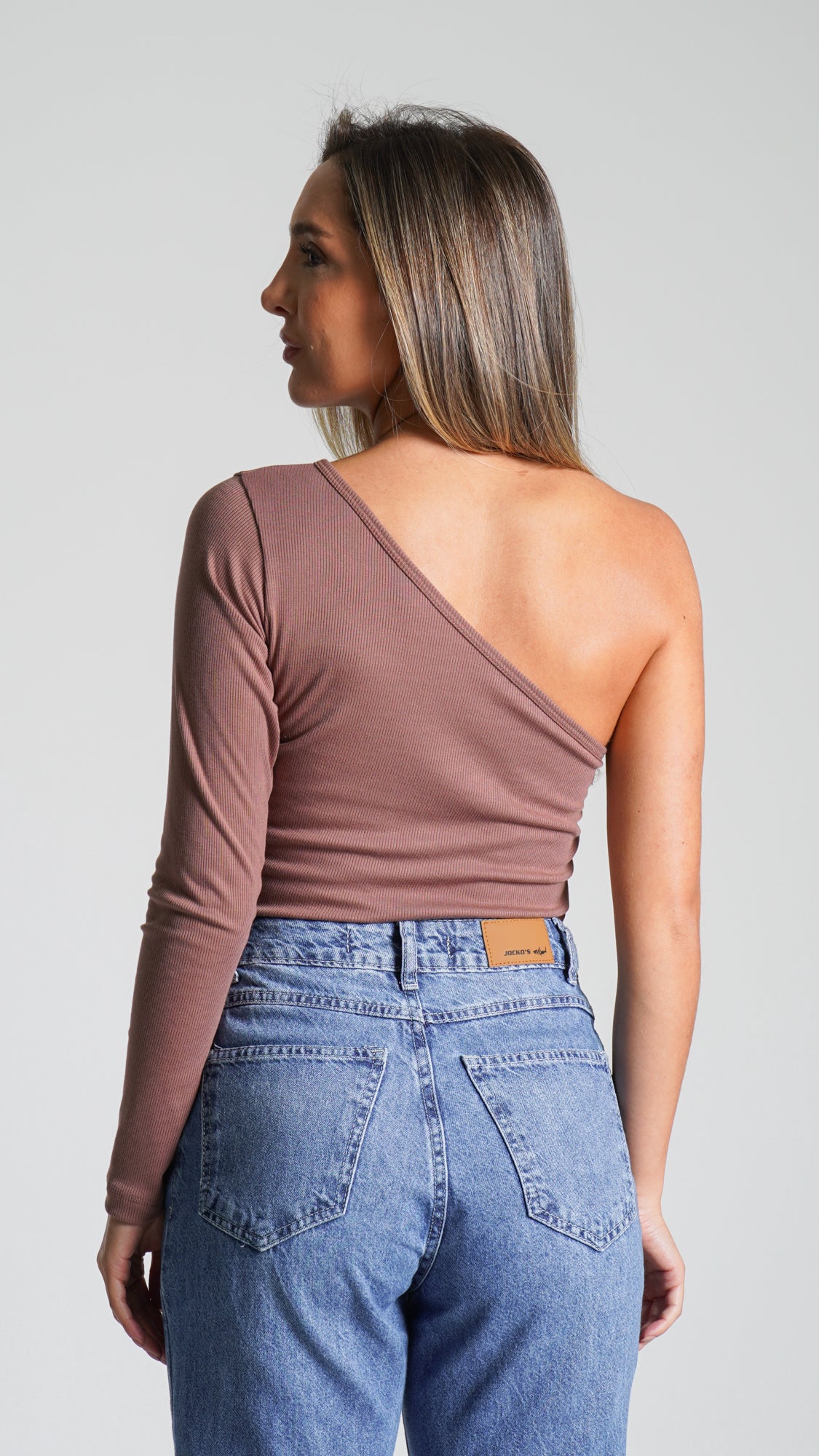 Blusa Ombro Único Manga Longa - Marrom