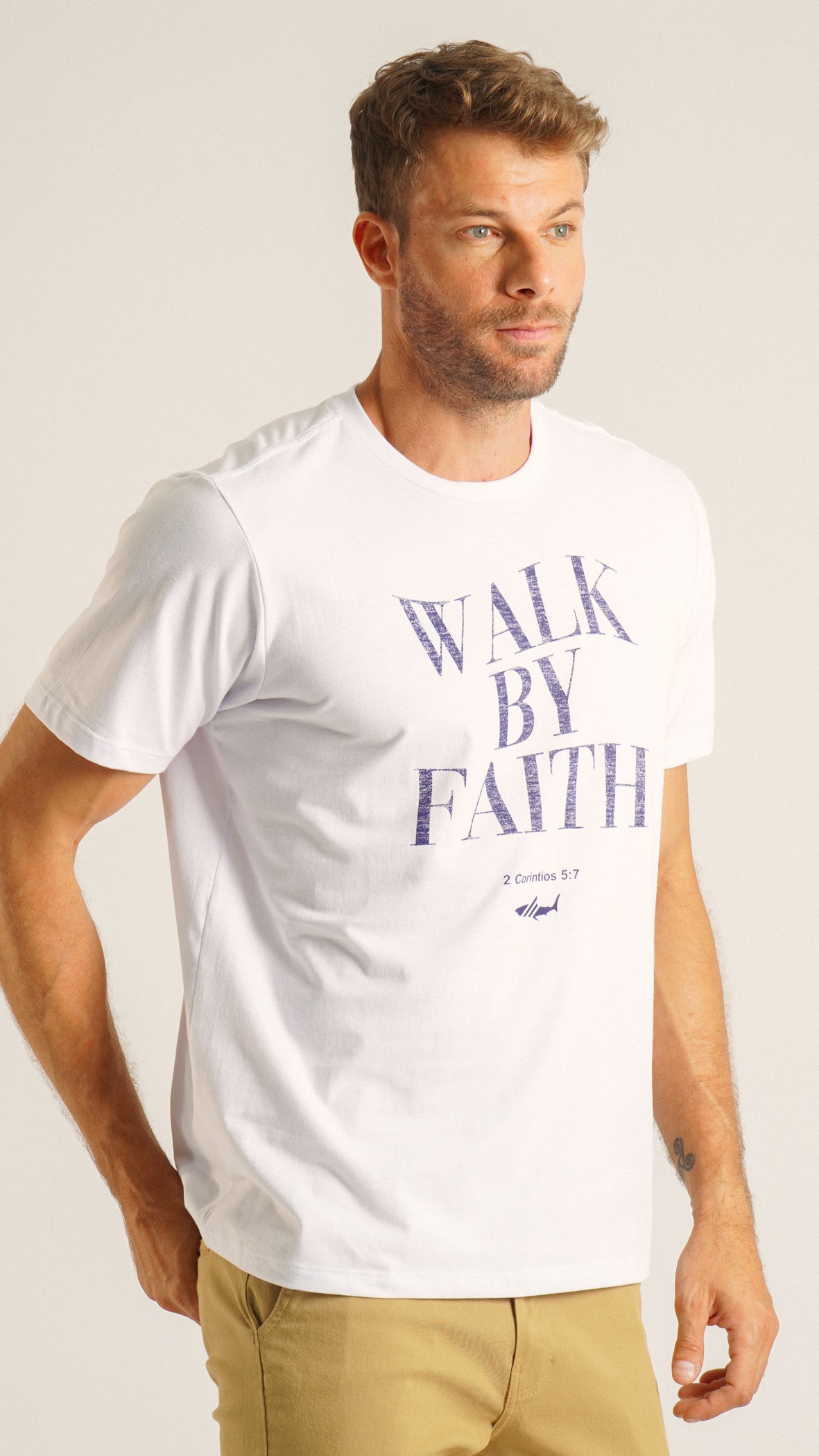 Camiseta Estampada Walk By Faith - Branca