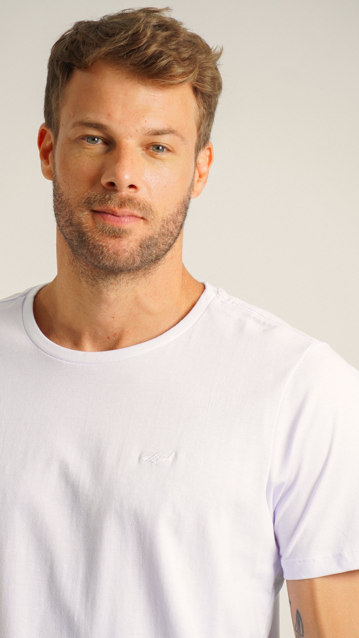 Camiseta Básica - Branca