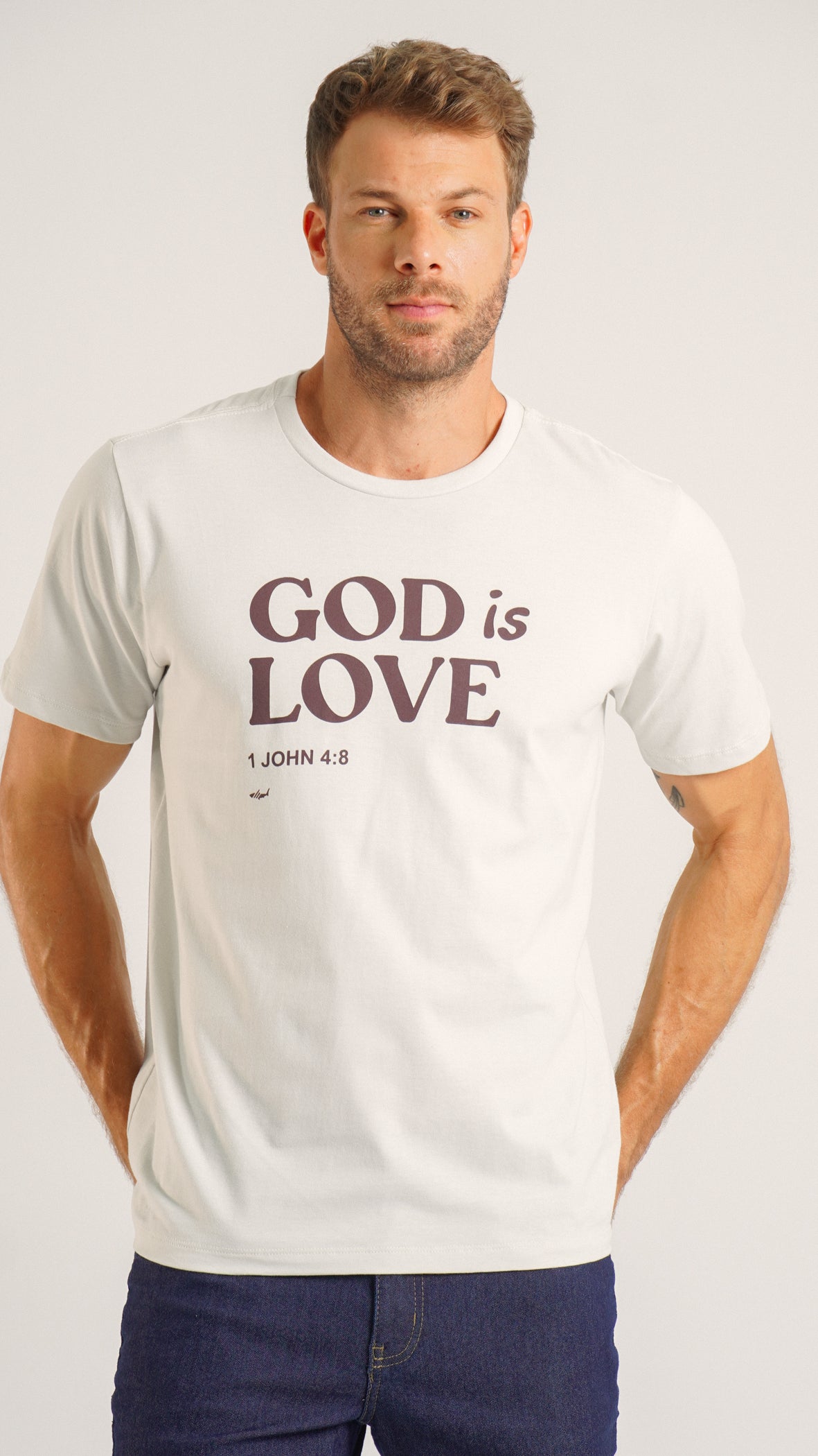 Camiseta Estampada God is Love - Gelo