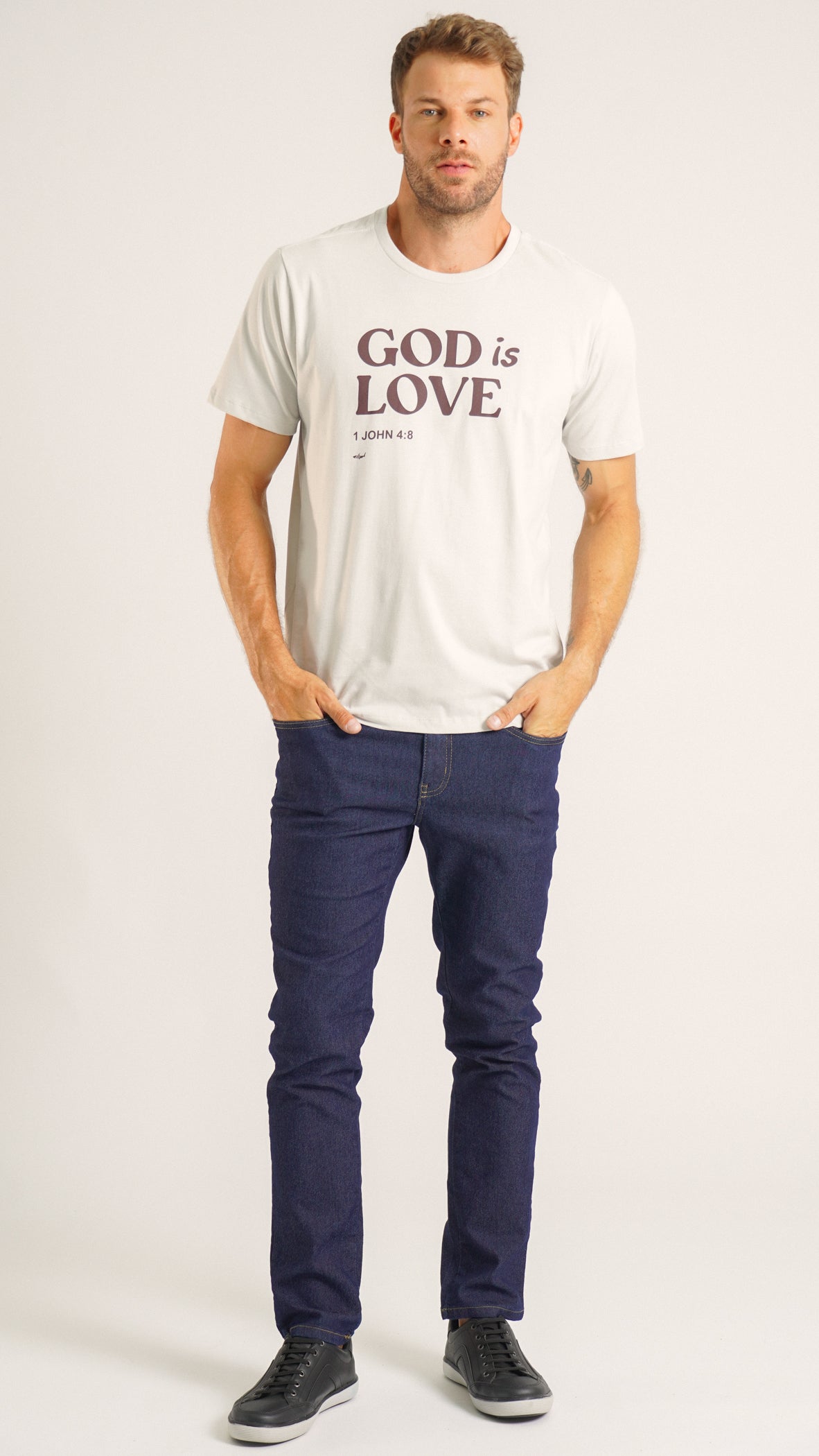 Camiseta Estampada God is Love - Gelo
