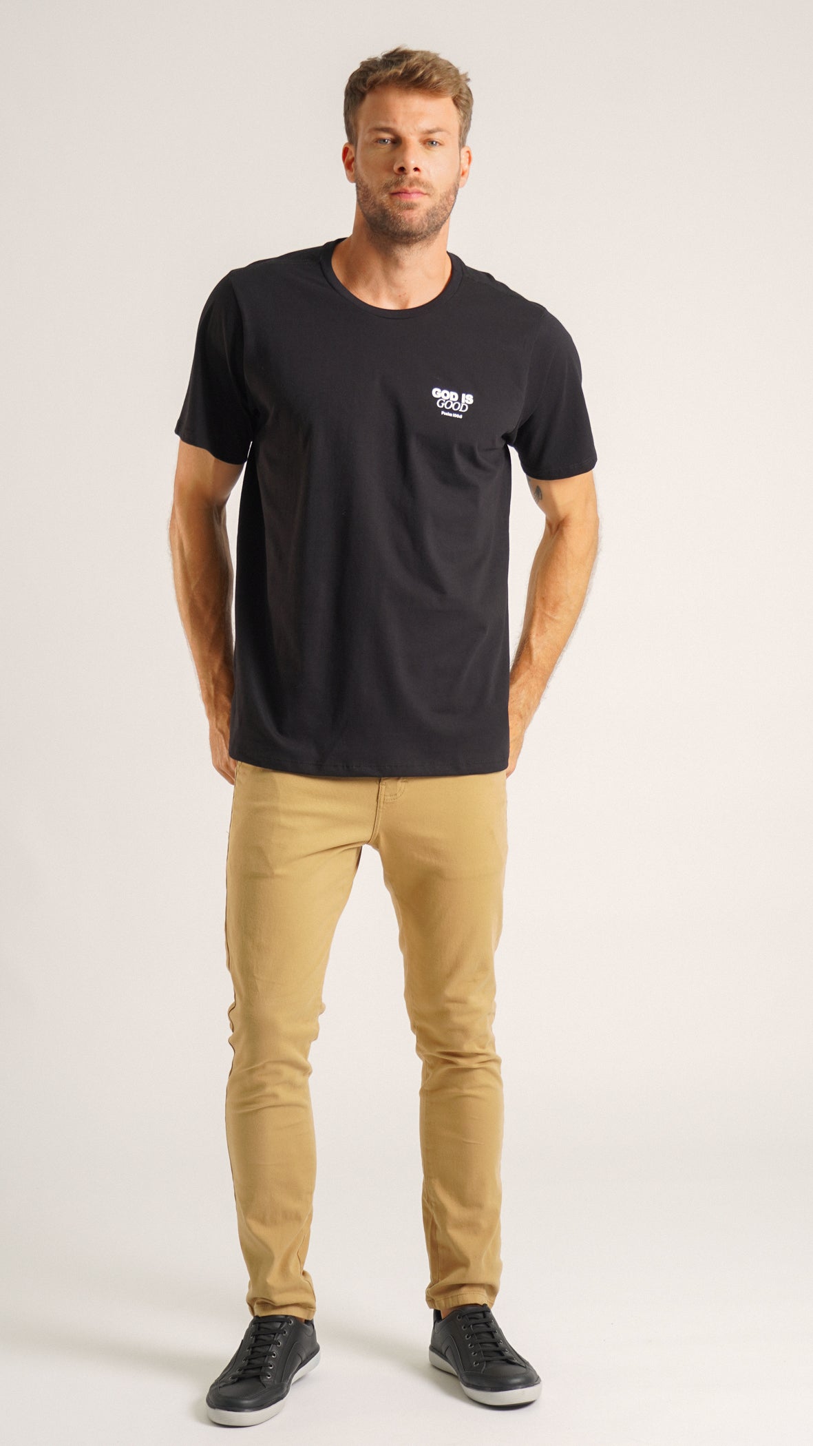 Camiseta Estampada God is Good - Preta