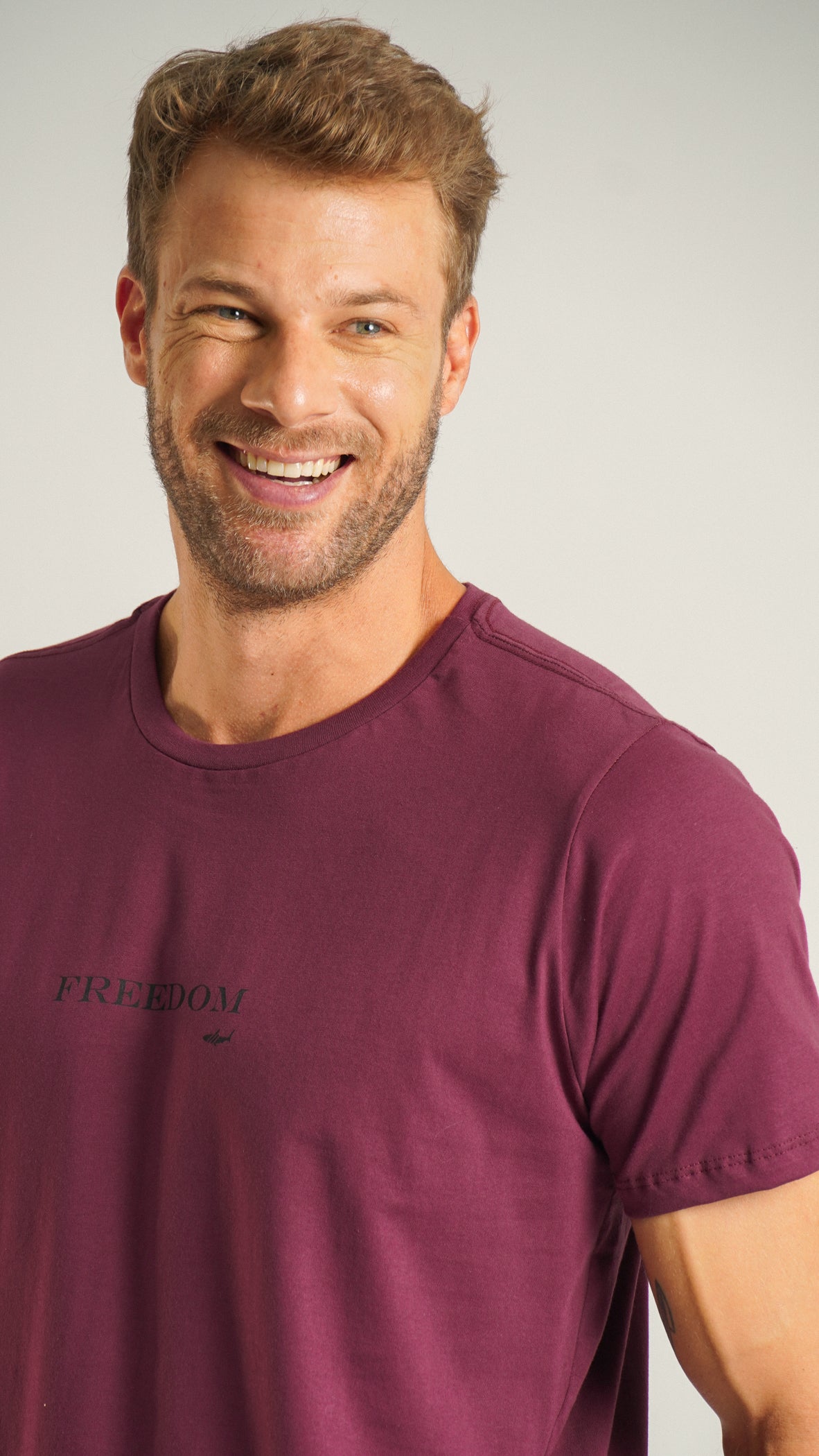 Camiseta Estampada Freedom - Bordô