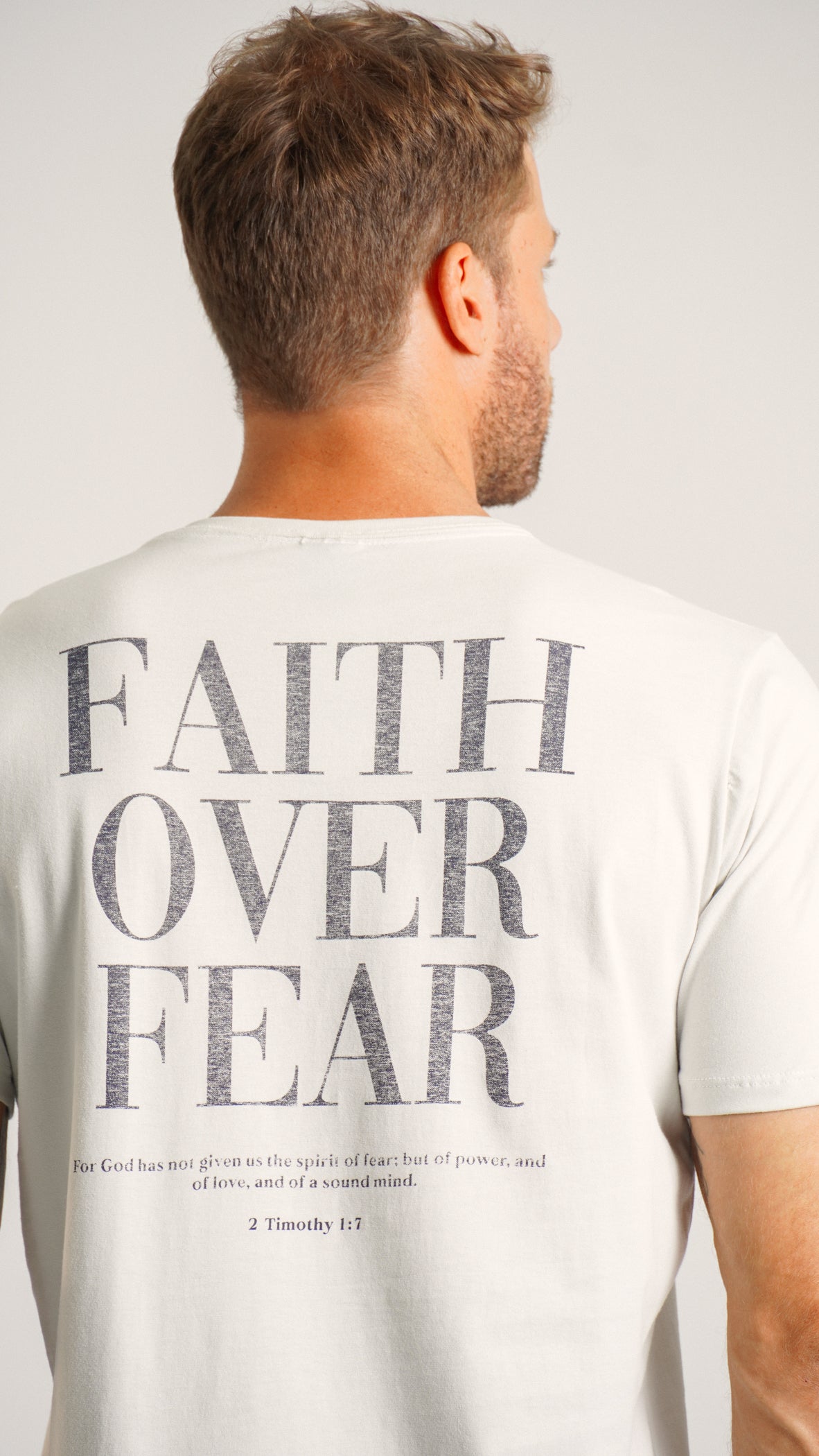 Camiseta Estampada Faith Over Fear - Cinza