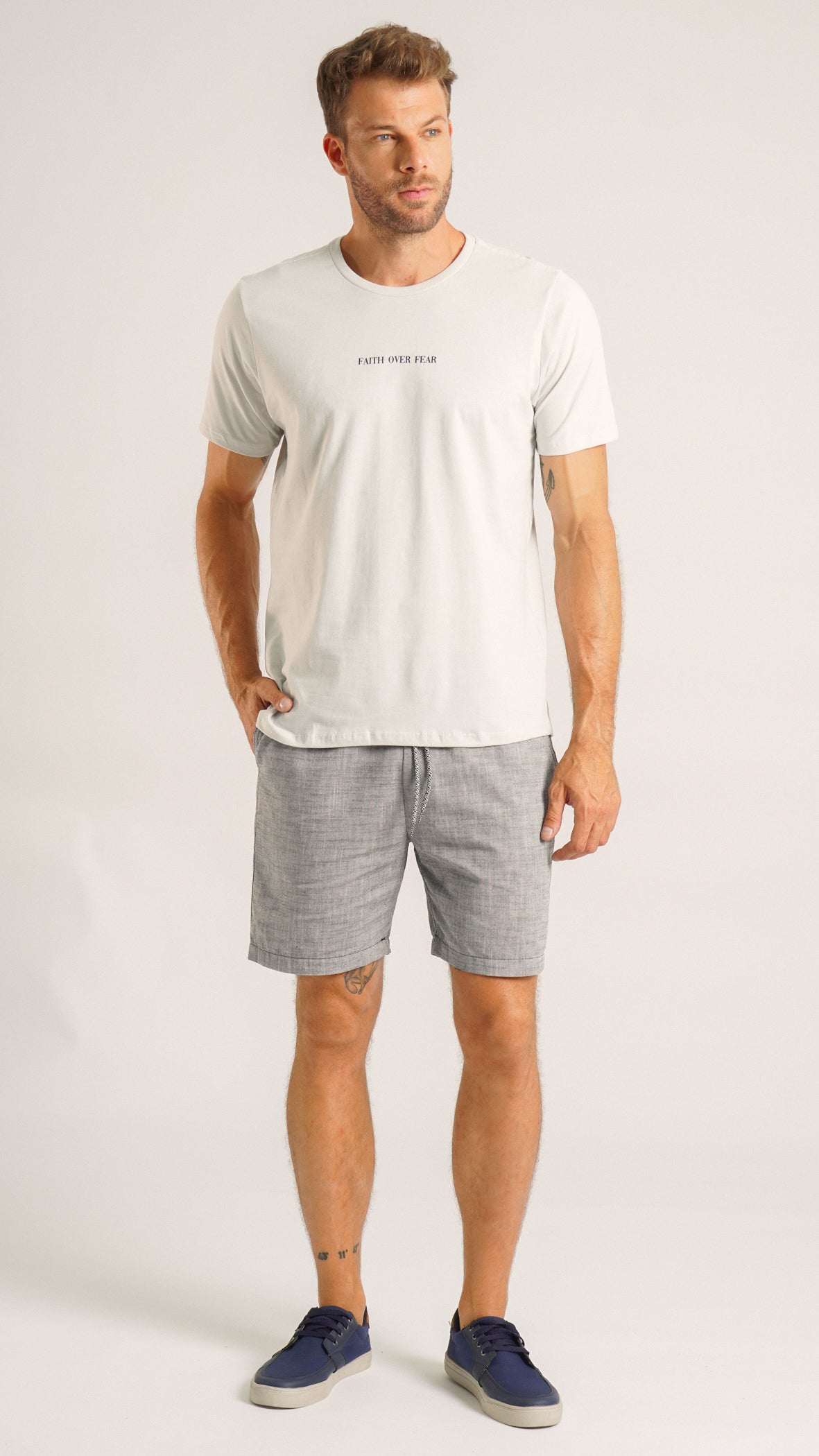 Camiseta Estampada Faith Over Fear - Cinza