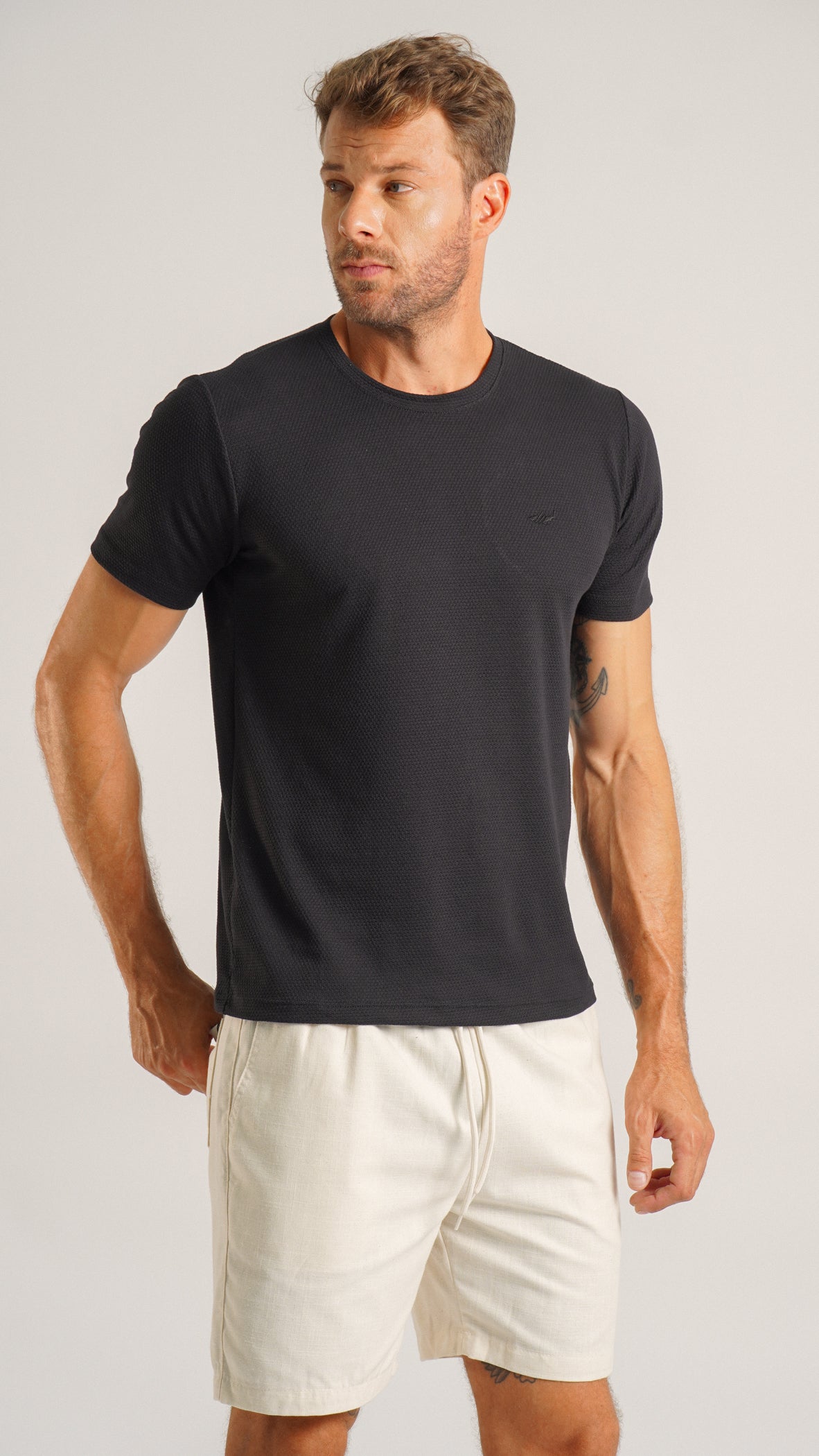 Camiseta Colmeia - Preta