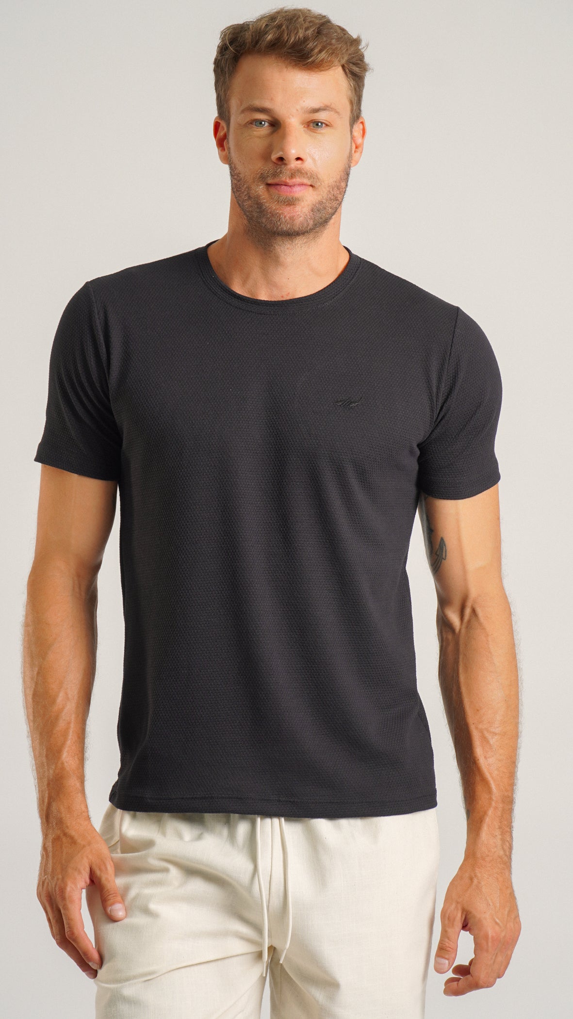 Camiseta Colmeia - Preta