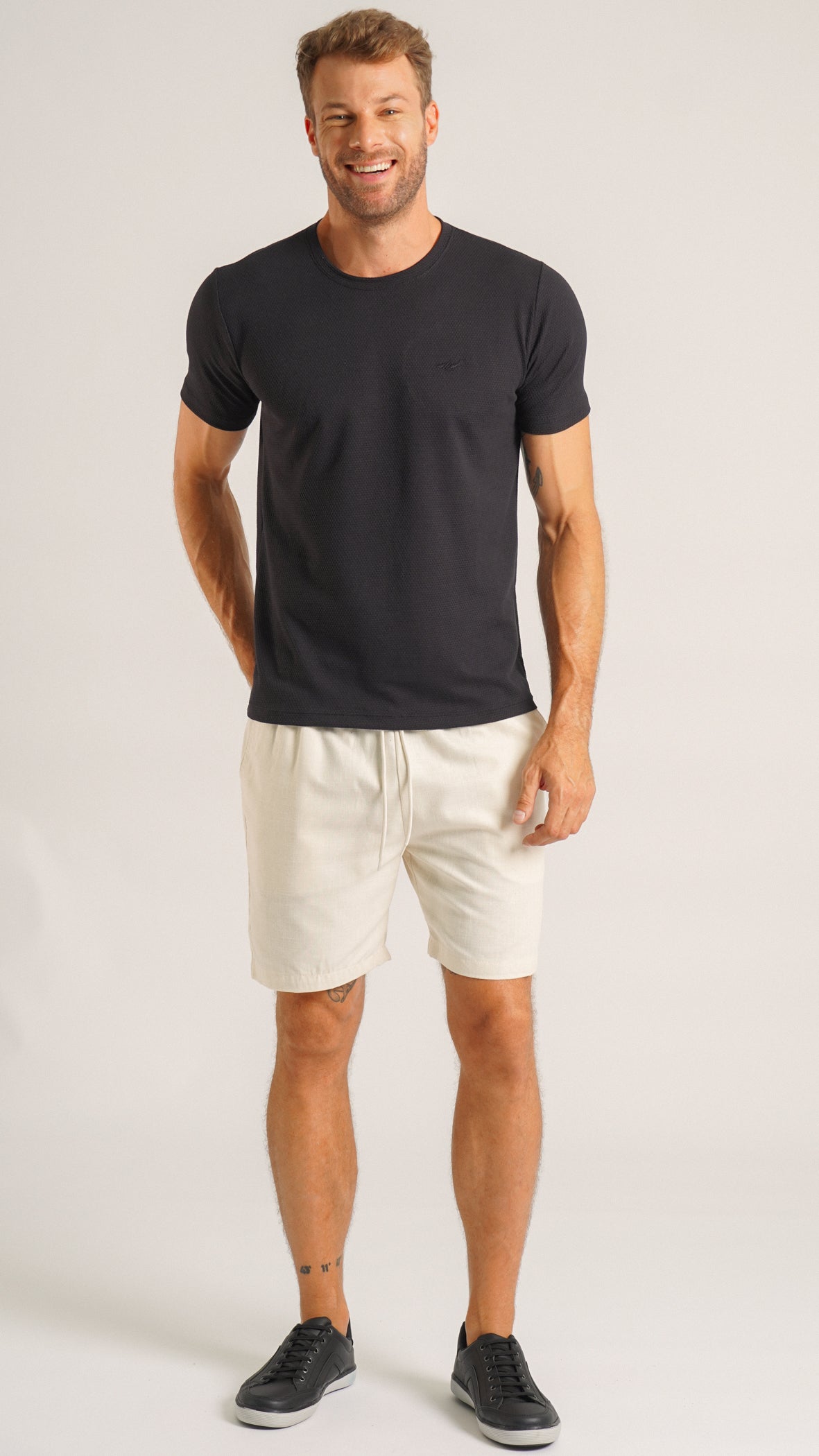 Camiseta Colmeia - Preta