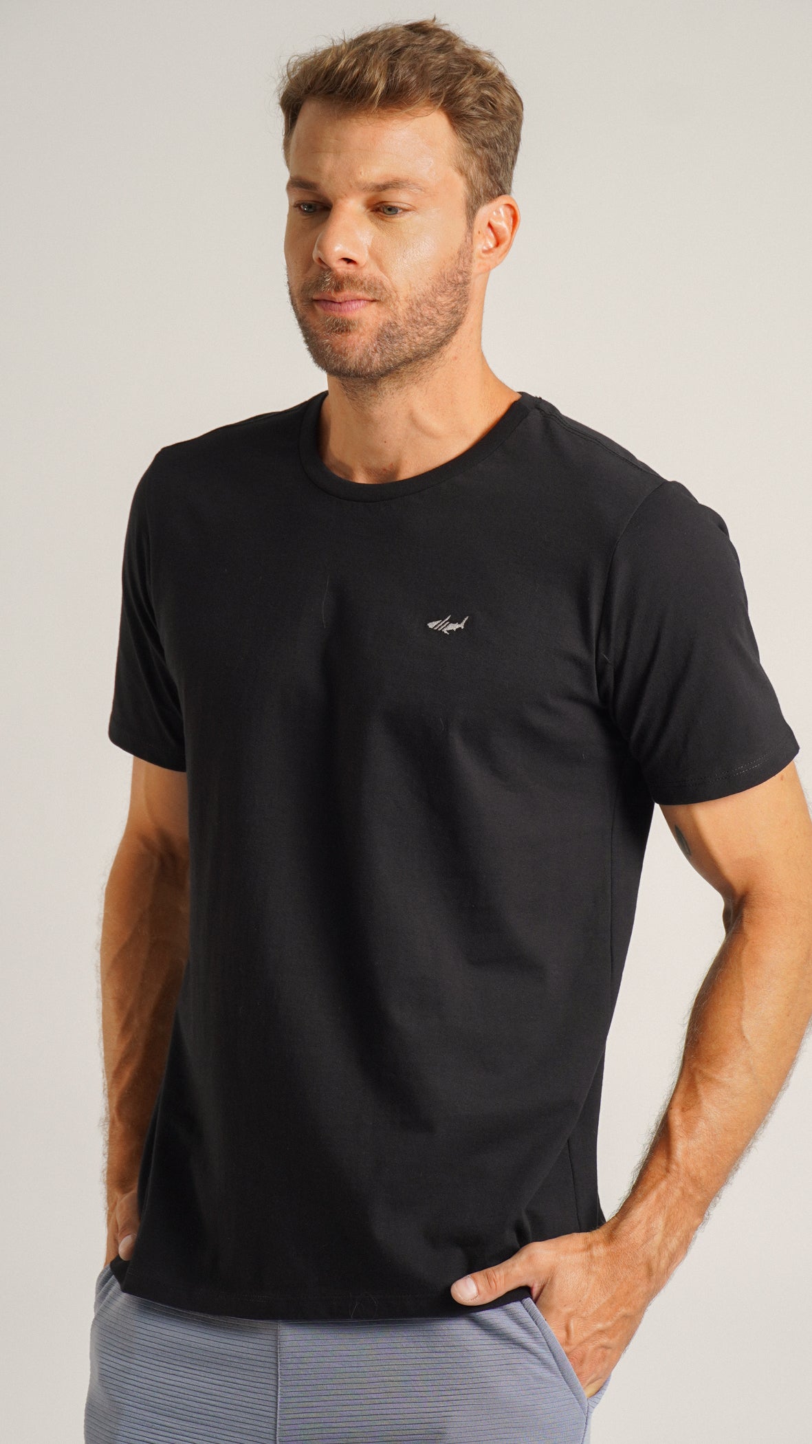 Camiseta Básica - Preta