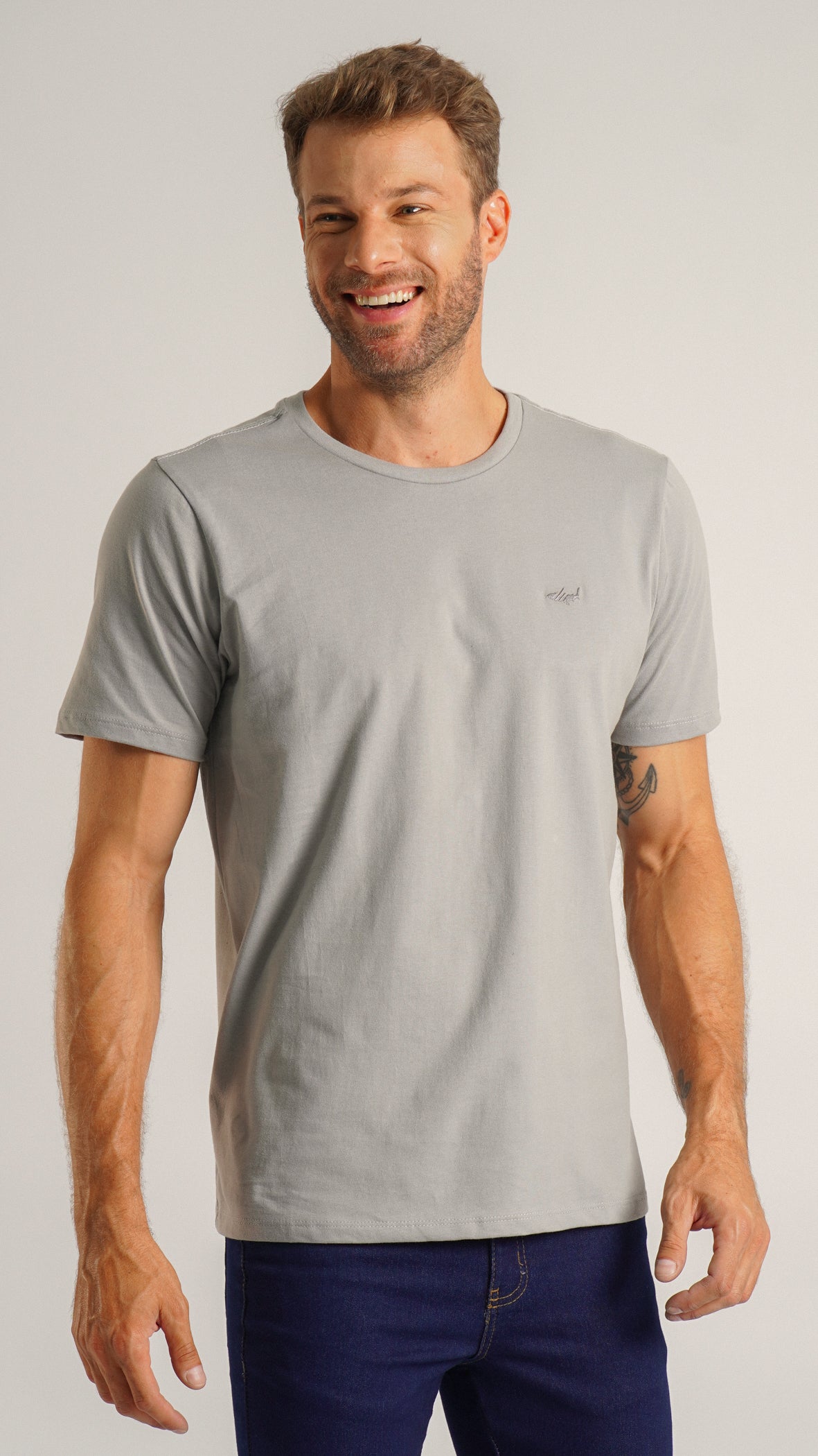 Camiseta Básica - Cinza