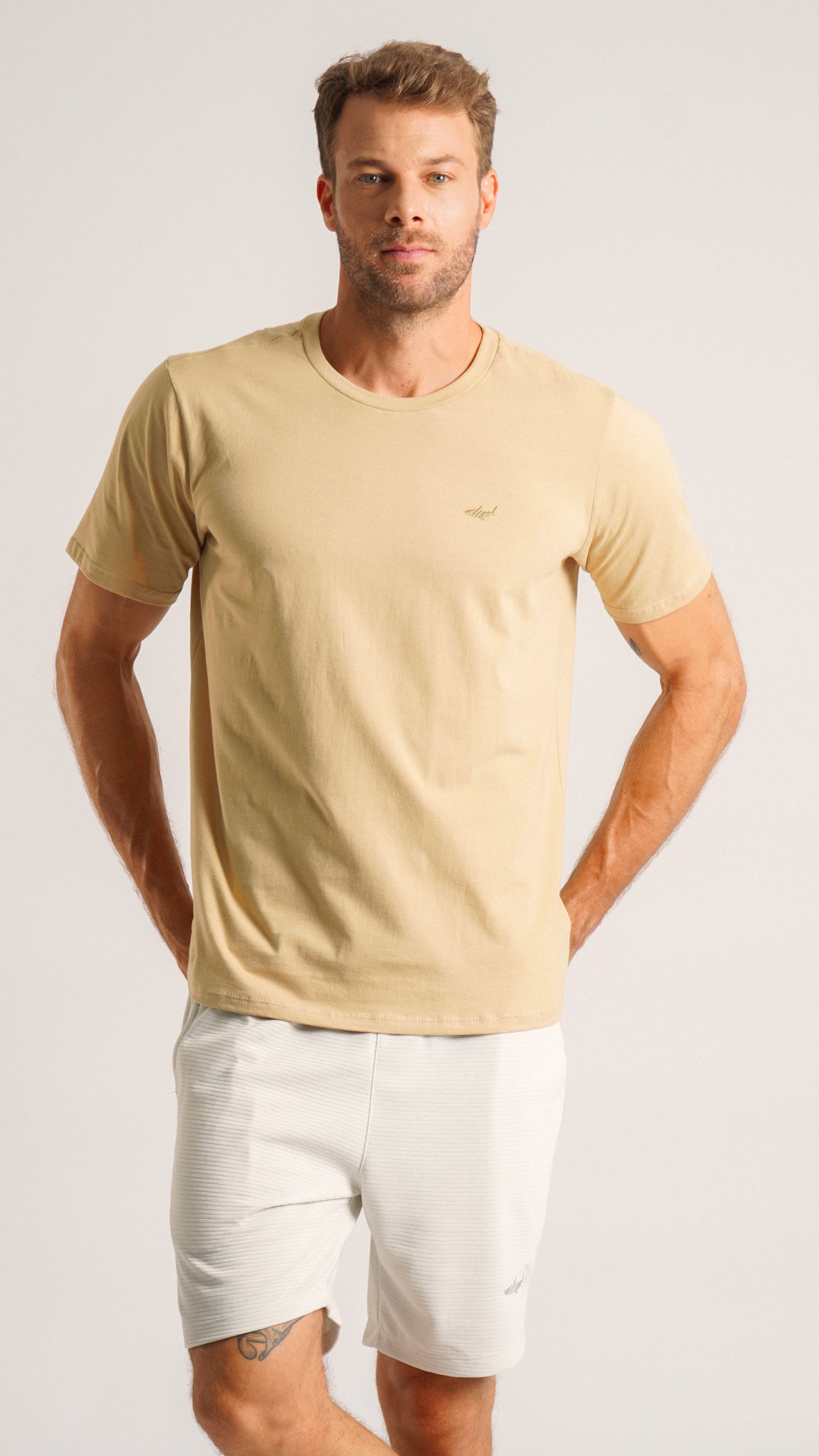 Camiseta Básica - Bege