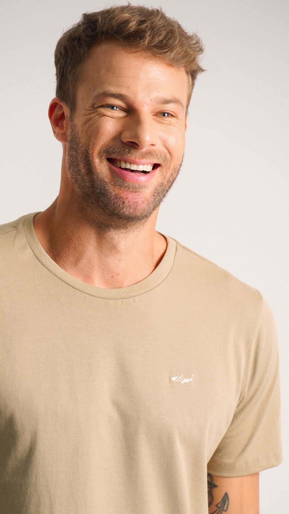 Camiseta Básica - Caqui