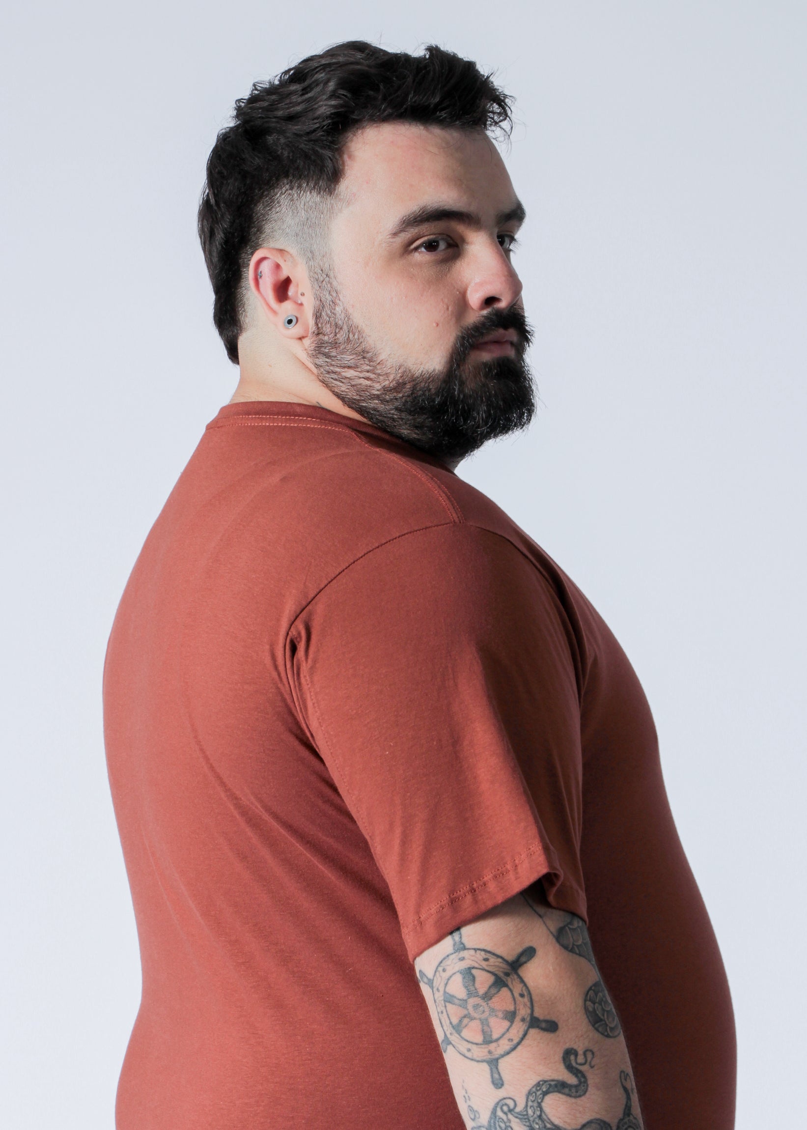 Camiseta Básica Plus Size - Marrom