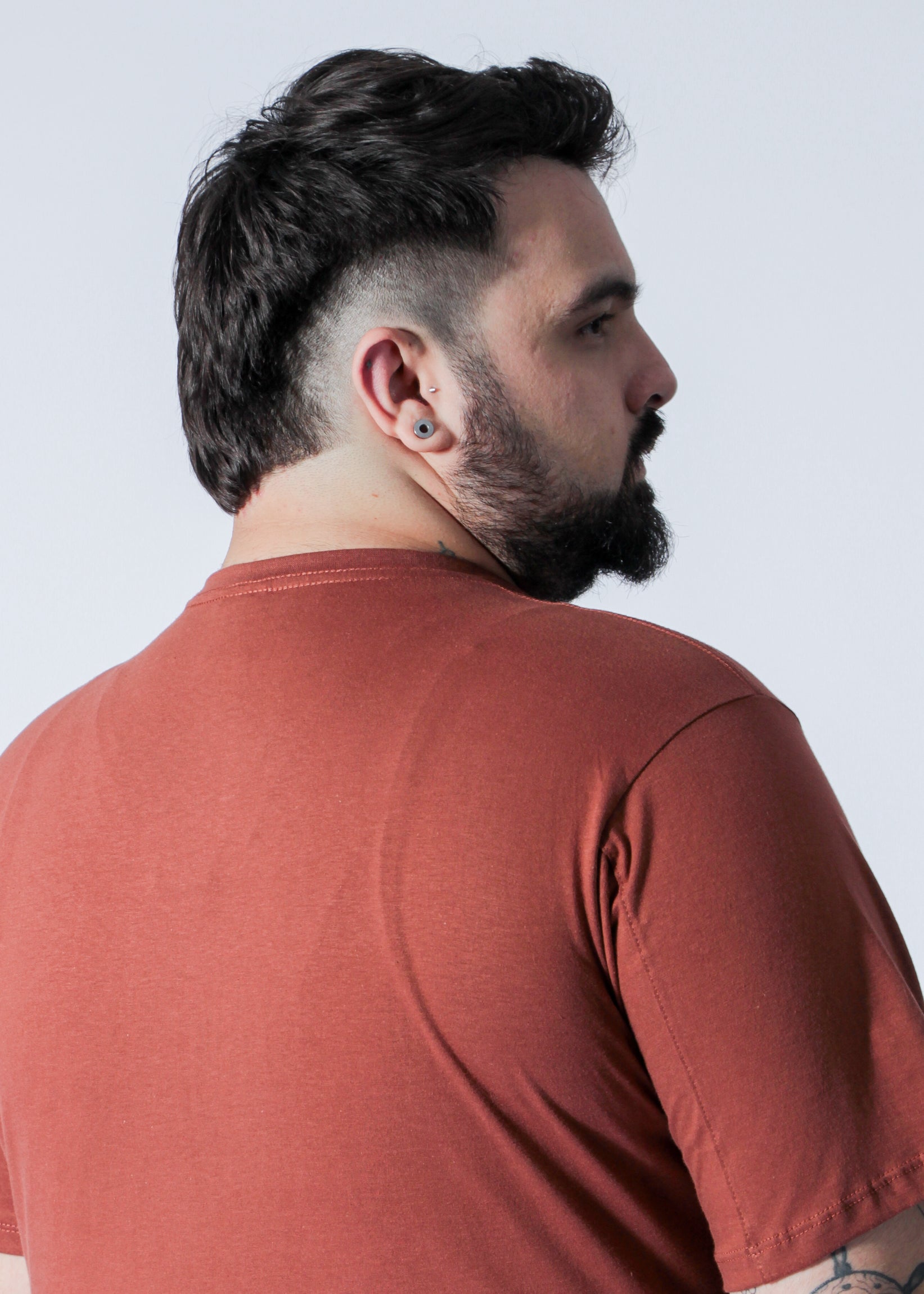 Camiseta Básica Plus Size - Marrom