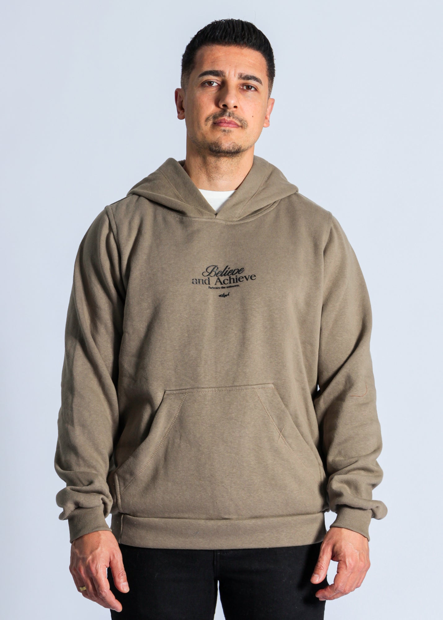 Moletom Canguru Premium Believe - Caqui