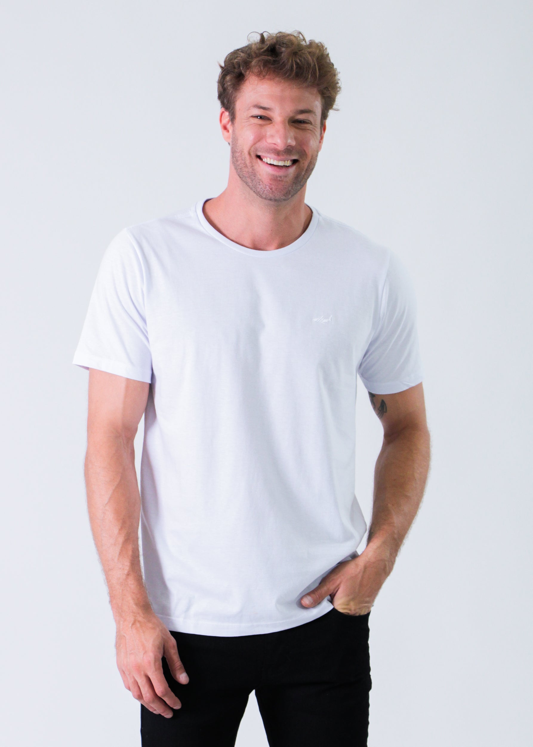 Camiseta Básica - Branca