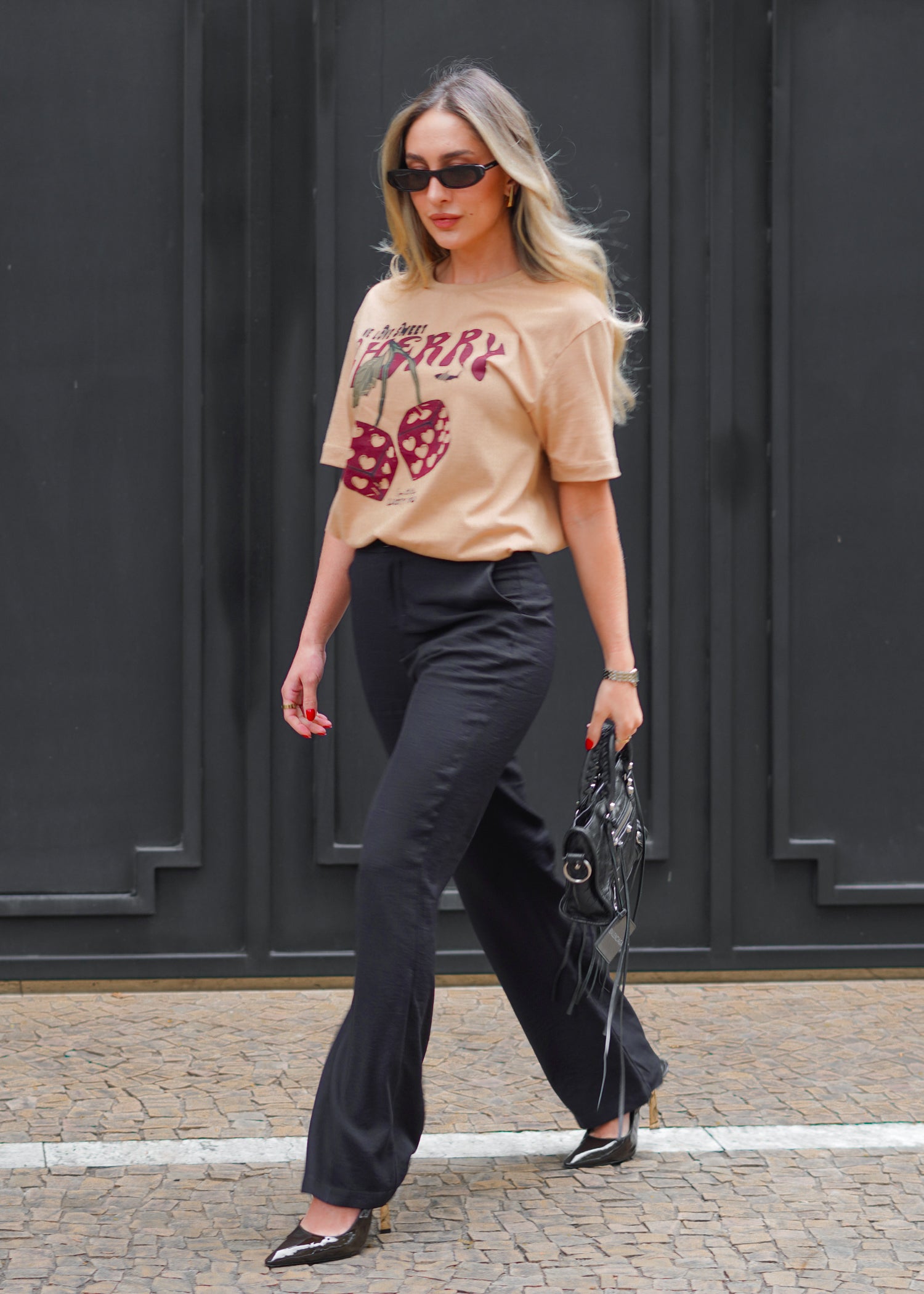 Camiseta Oversized Cherry - Ocre