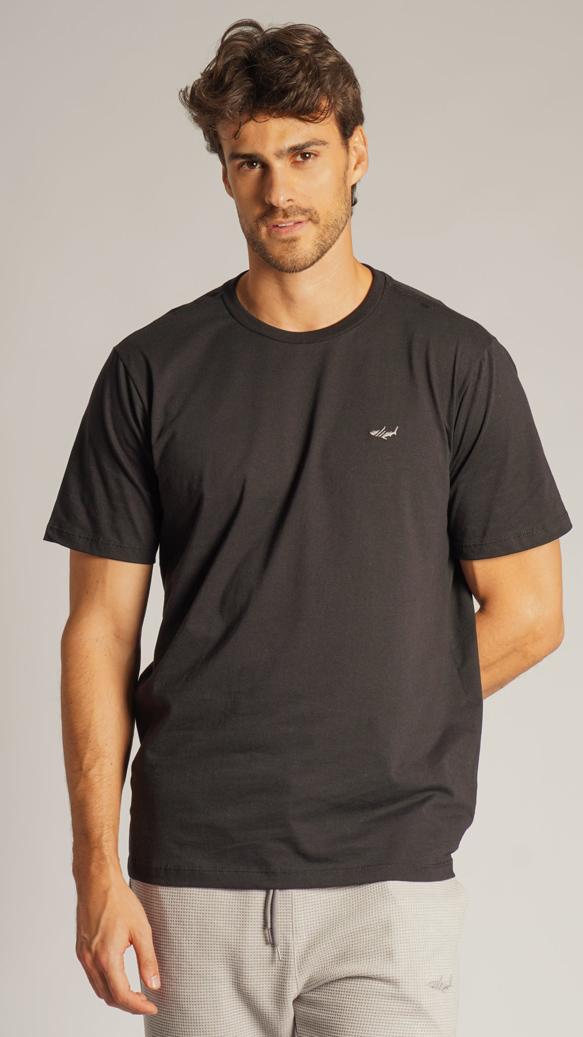 Camiseta Básica - Preta