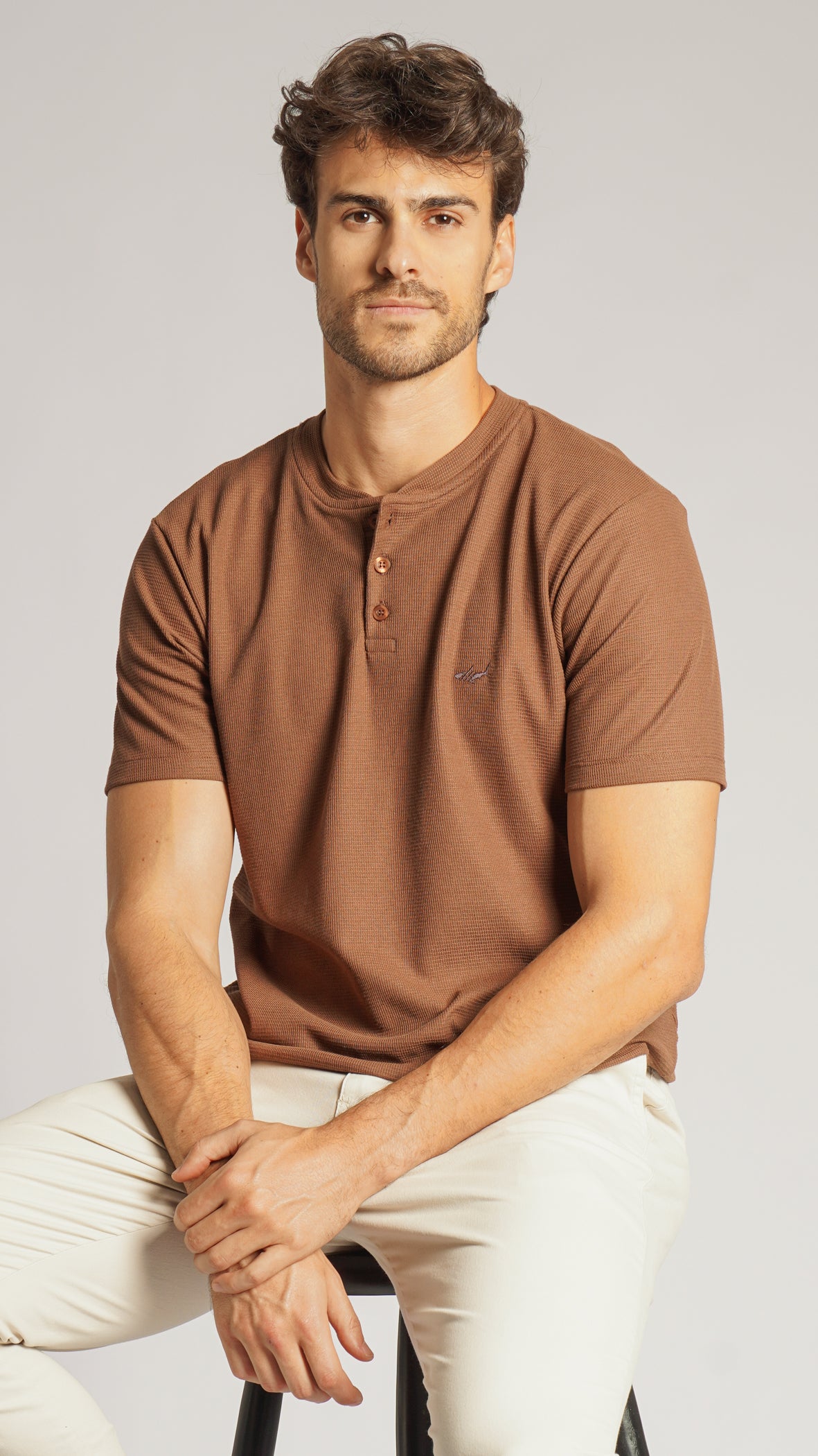 Camiseta Tricô Gola Portuguesa - Marrom