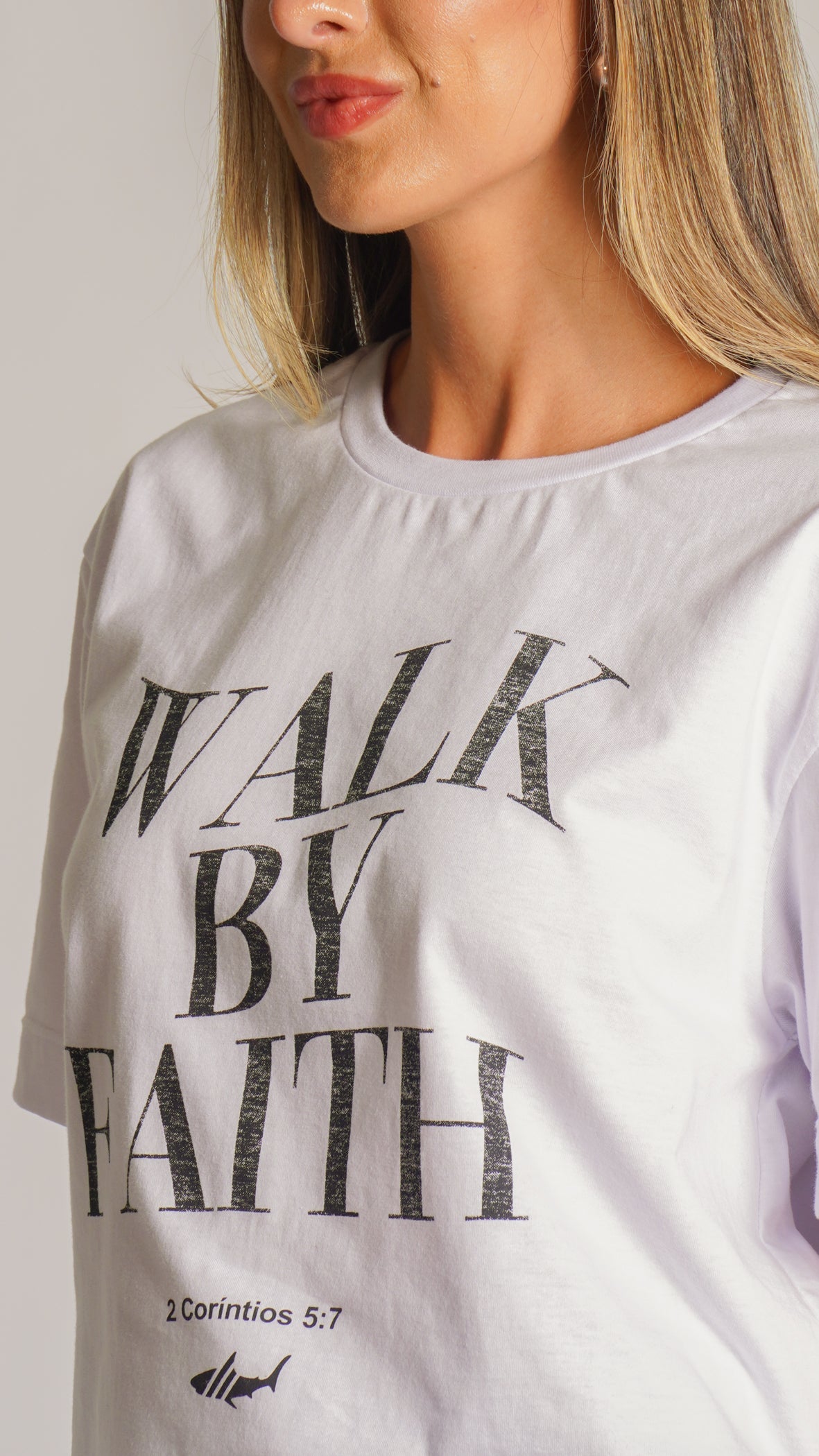 Camiseta Oversized Walk By Faith - Branca