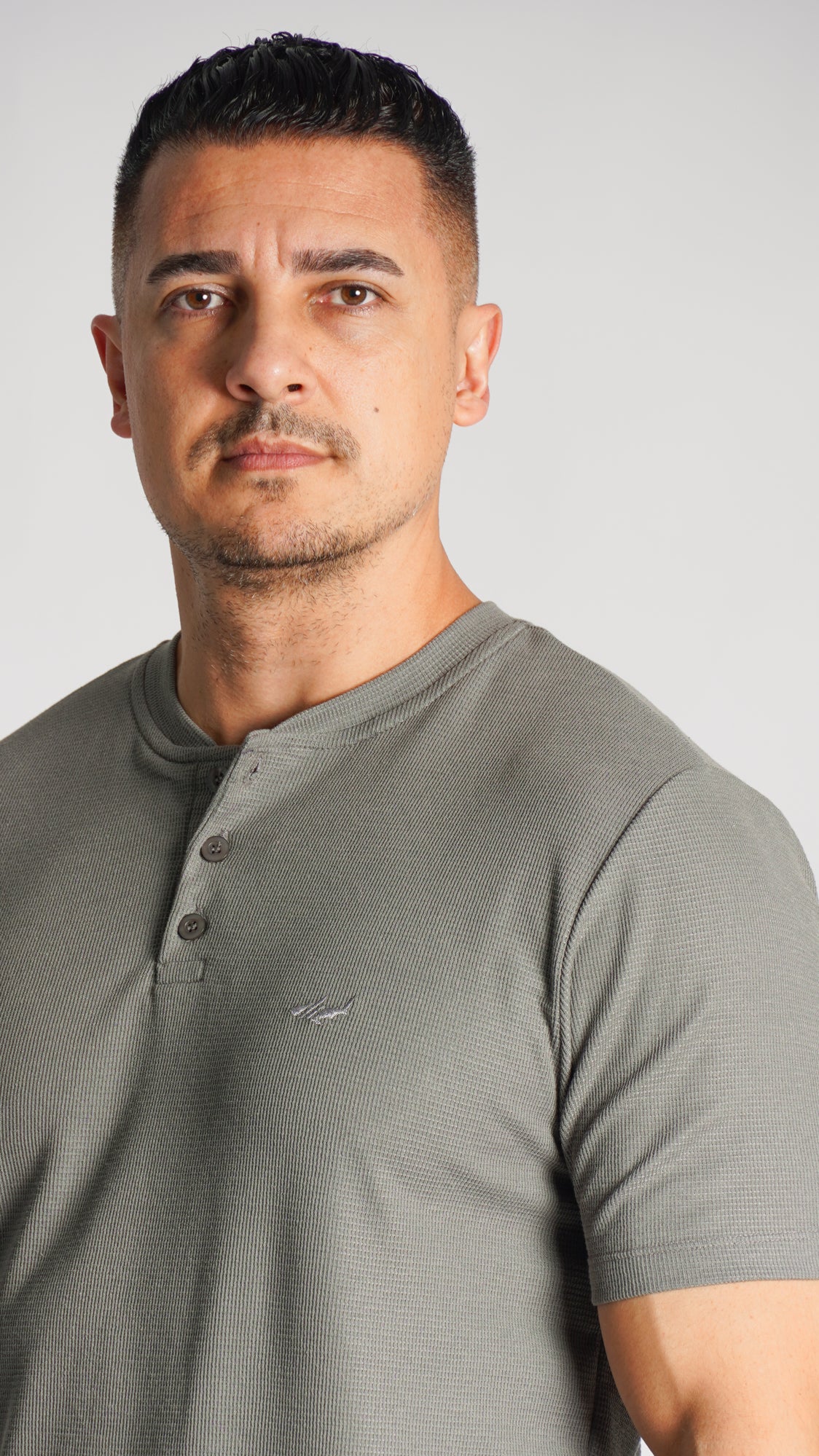 Camiseta Tricô Gola Portuguesa - Grafite