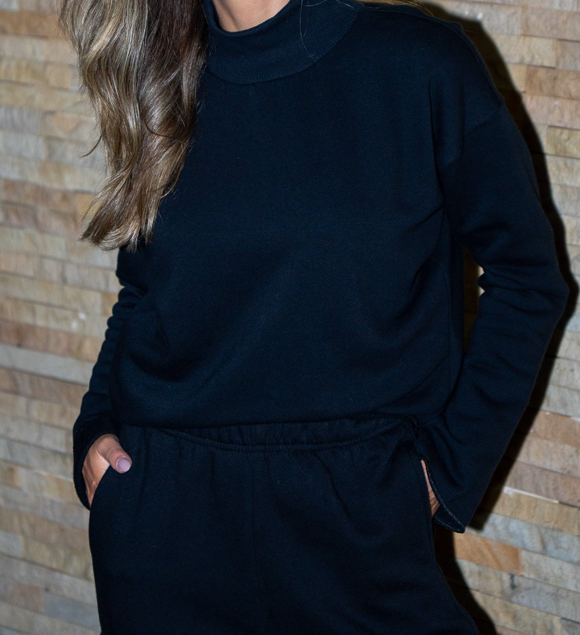 Moletom Cropped Gola Alta Premium - Preto