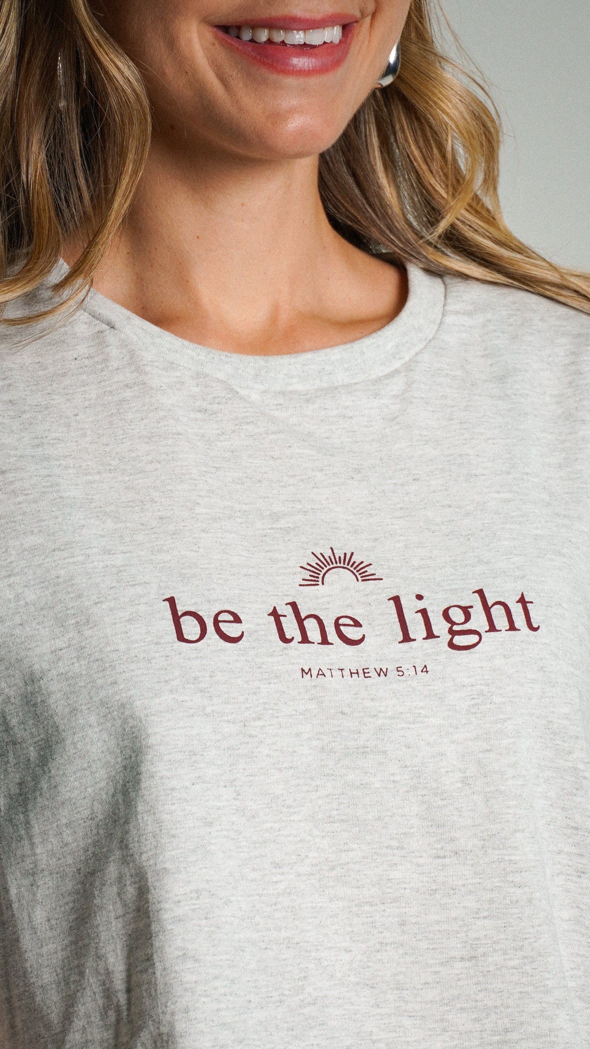 Camiseta Oversized Cinza - Be the Light
