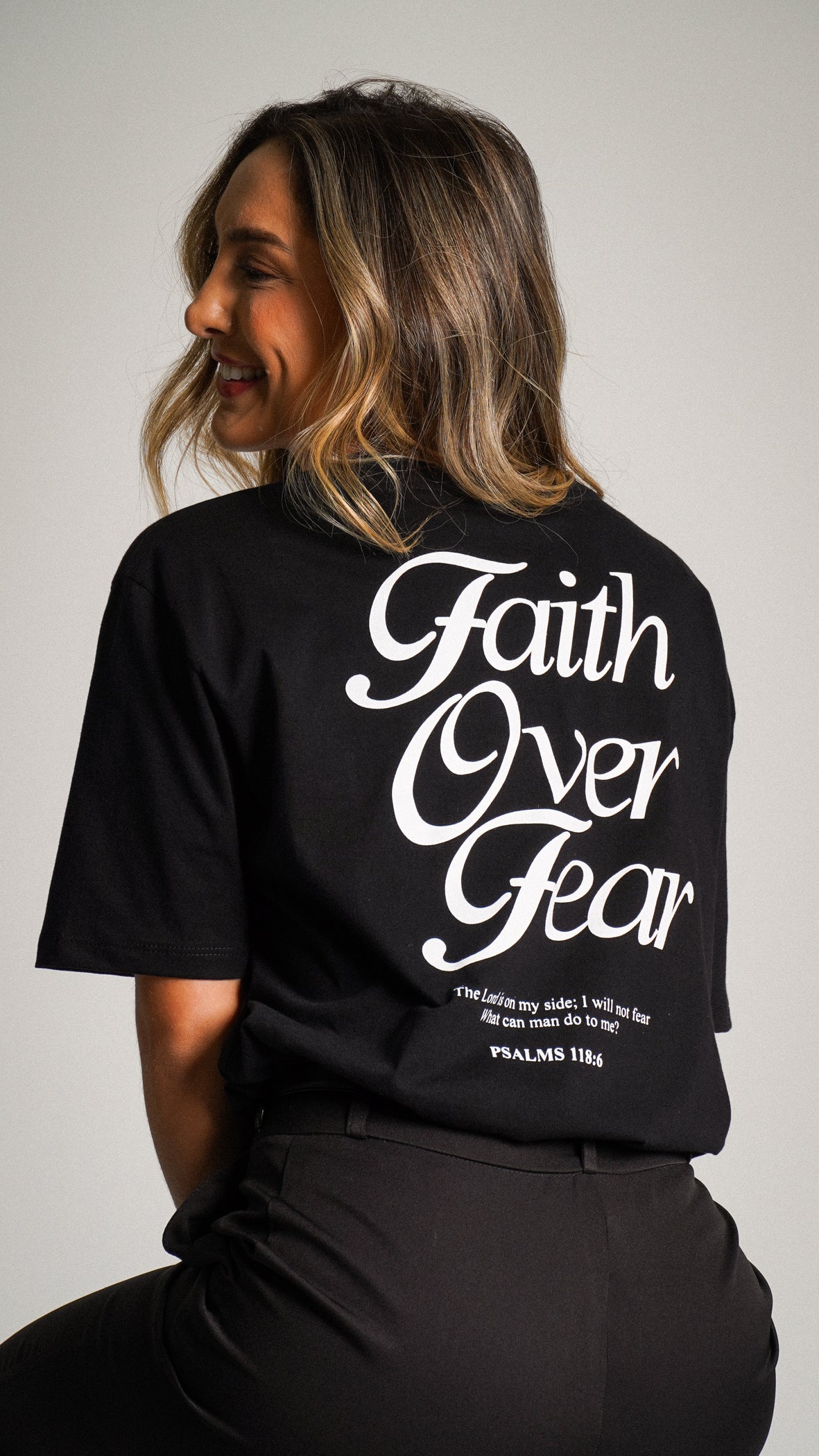 Camiseta Oversized Preta - Faith Over Fear
