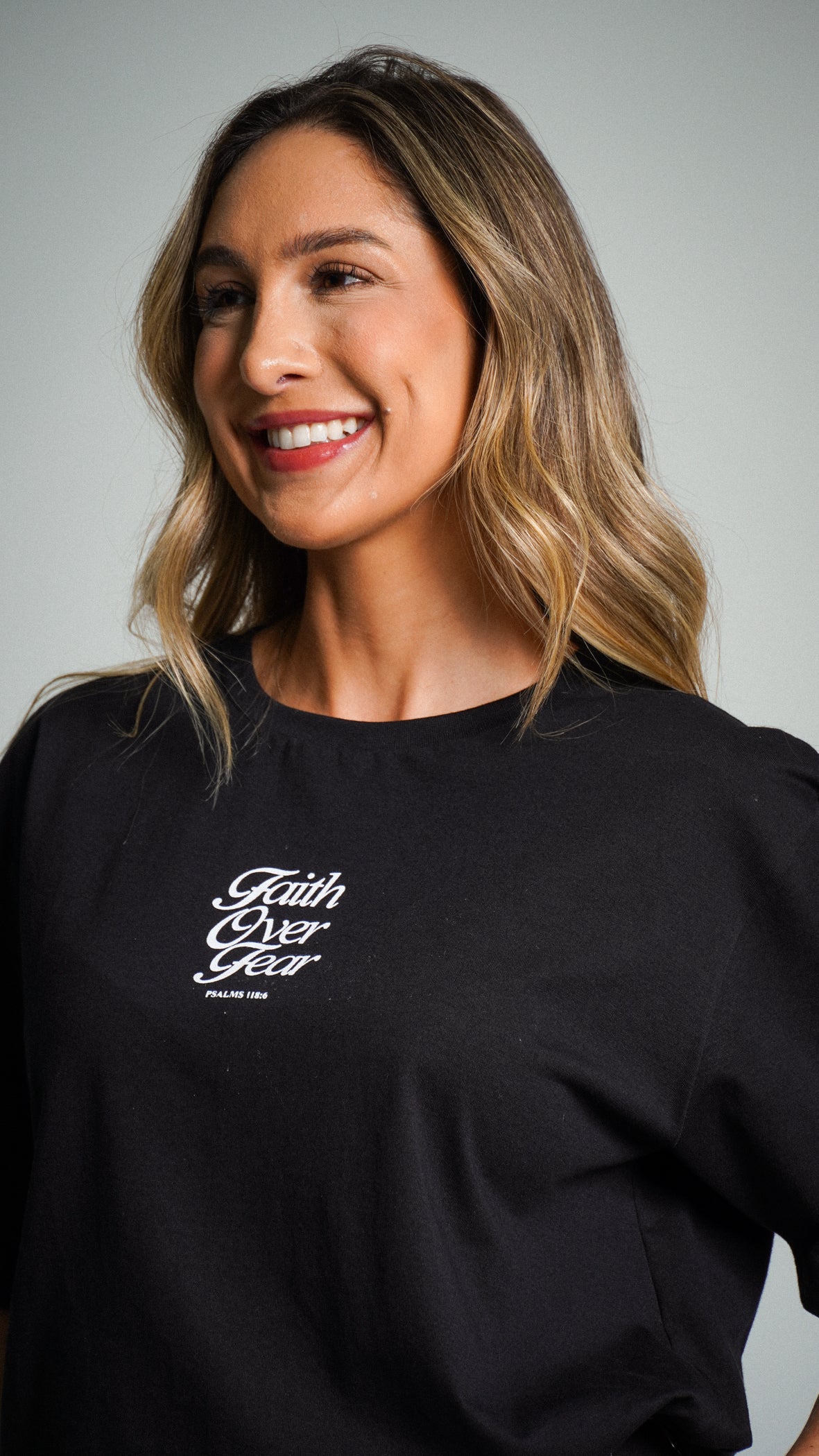 Camiseta Oversized Preta - Faith Over Fear