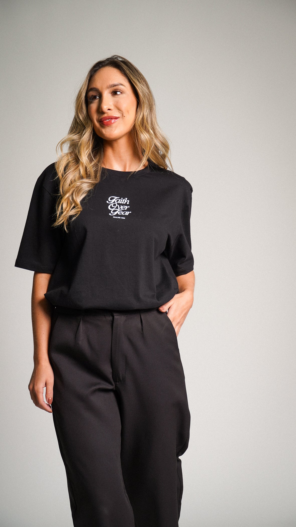 Camiseta Oversized Preta - Faith Over Fear