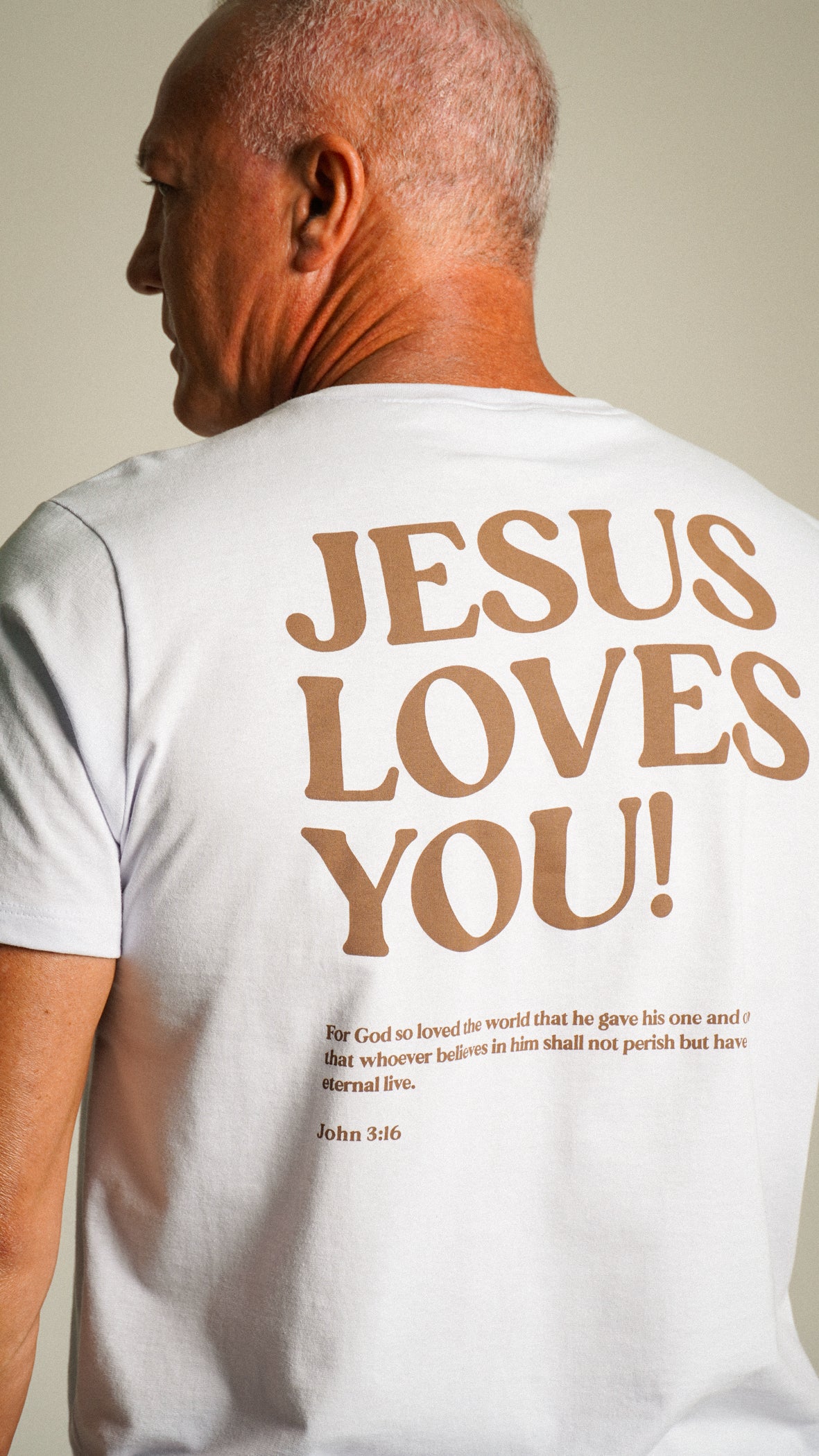 Camiseta Estampada Jesus Loves - Branca