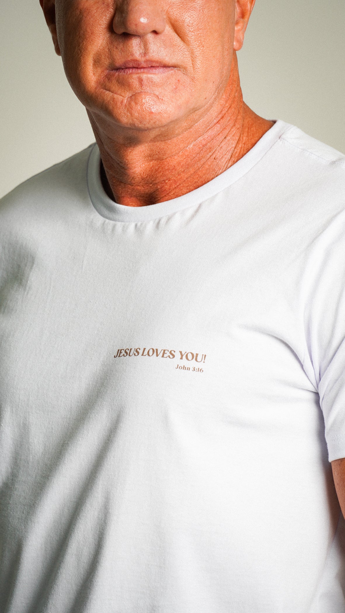 Camiseta Estampada Jesus Loves - Branca