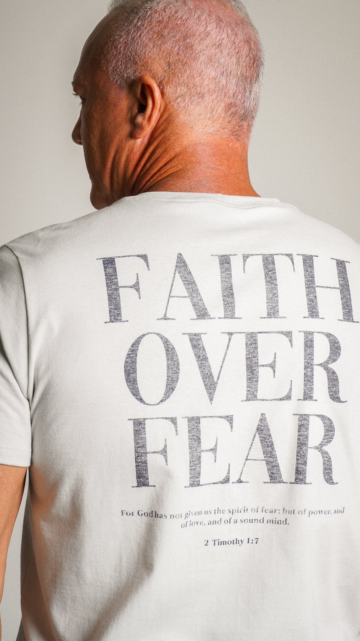 Camiseta Estampada Faith Over Fear - Cinza