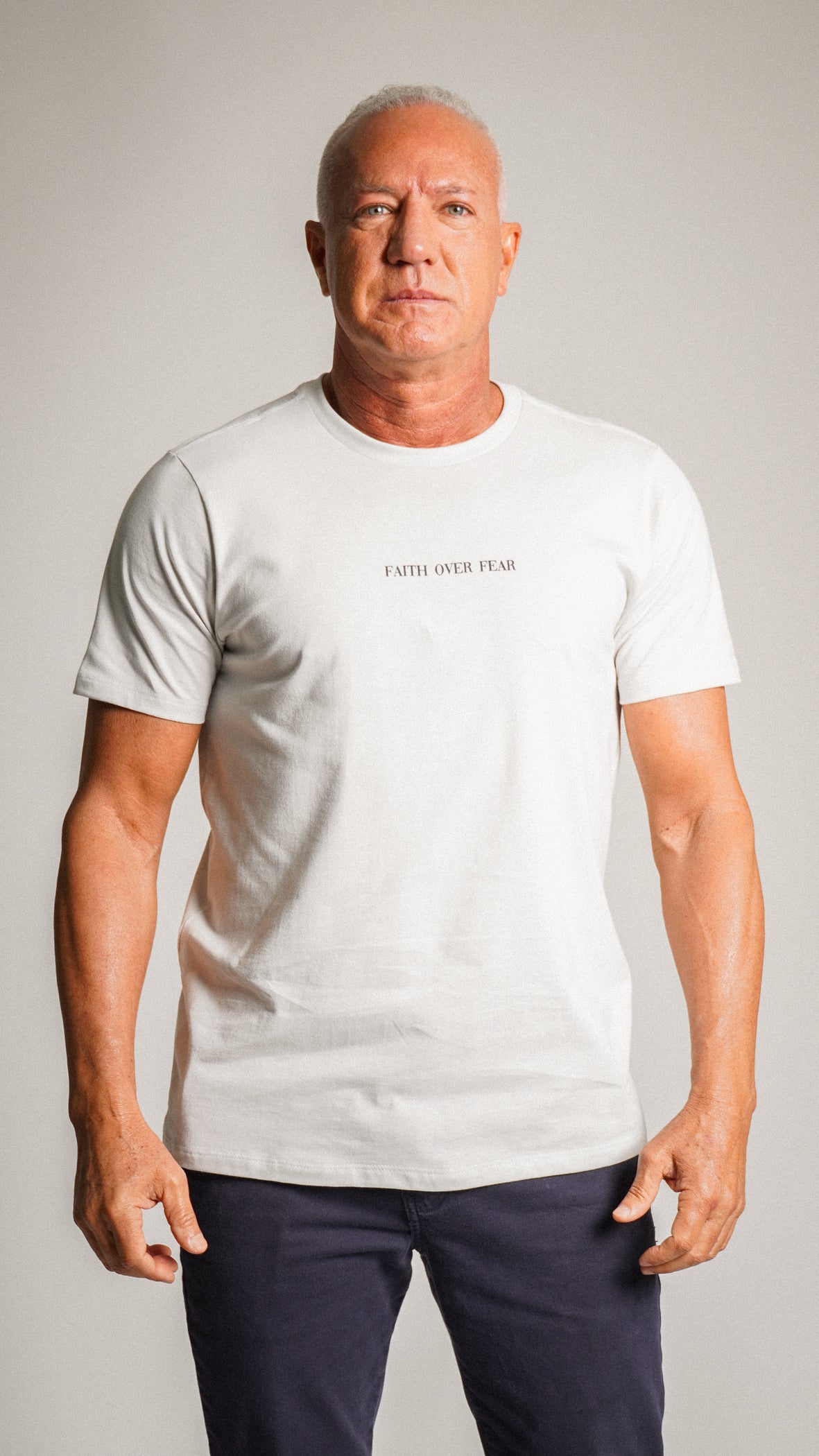 Camiseta Estampada Faith Over Fear - Cinza