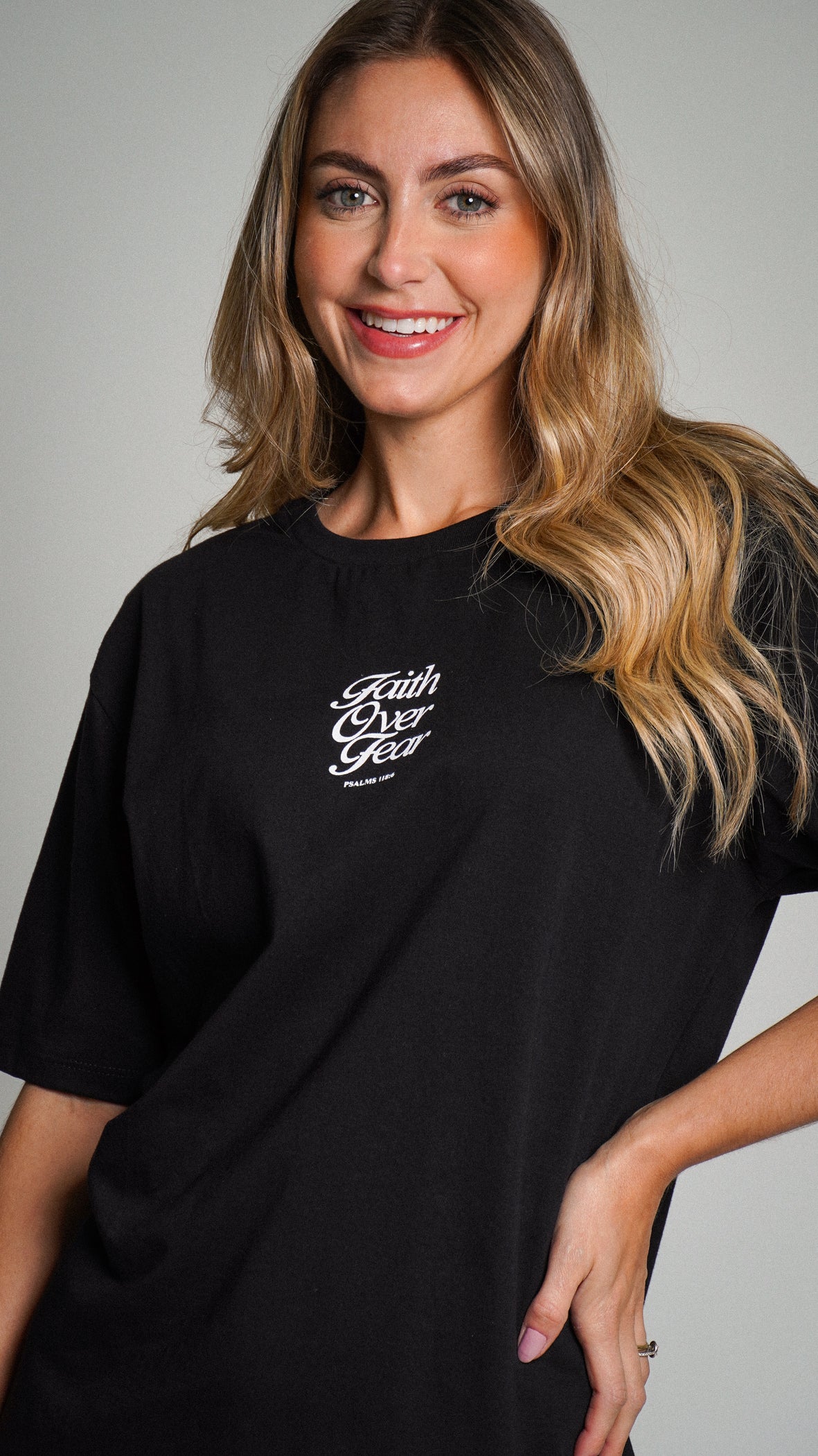 Camiseta Oversized Preta - Faith Over Fear