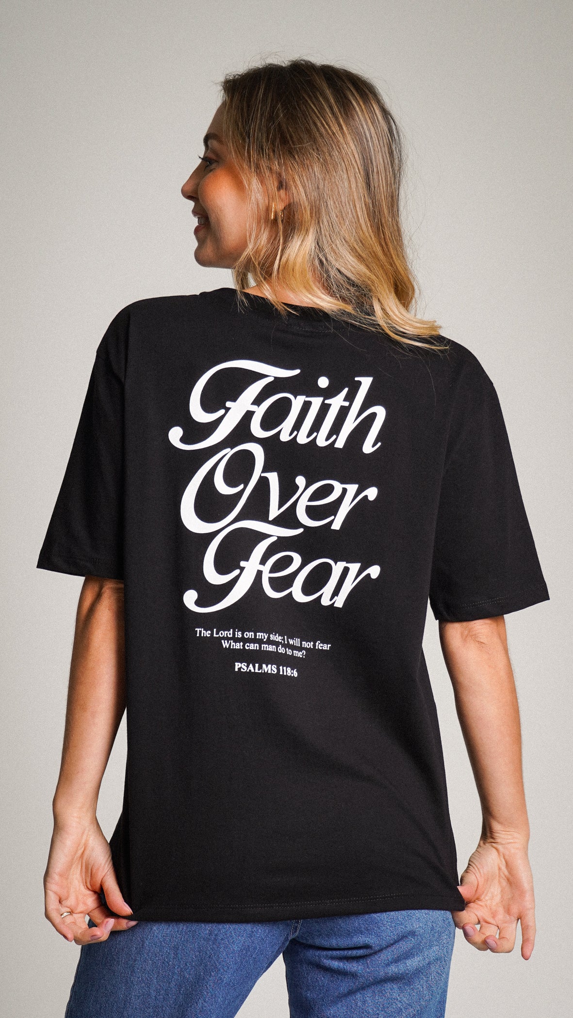 Camiseta Oversized Preta - Faith Over Fear
